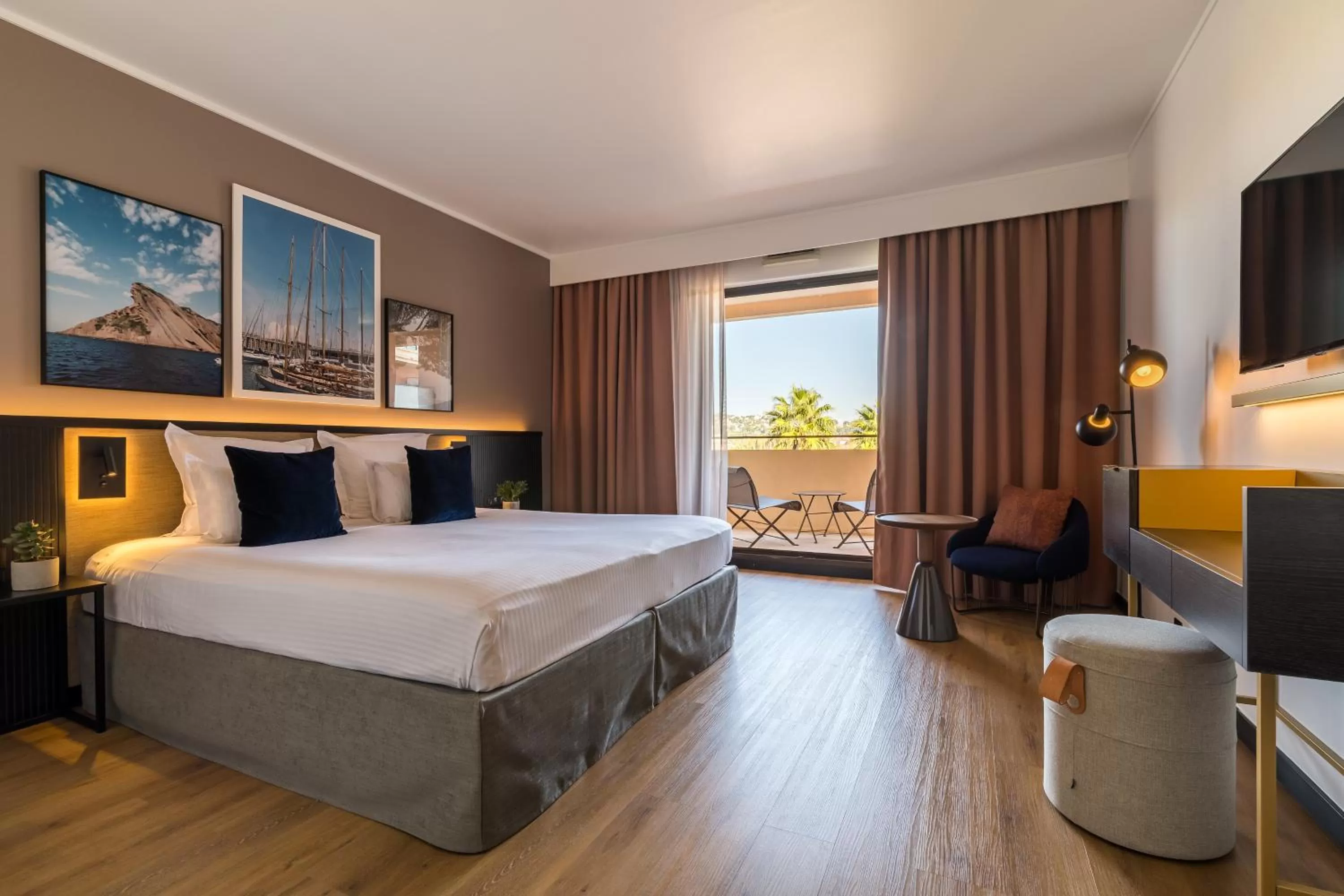 Photo of the whole room, Bed in Hôtel Villa Massalia