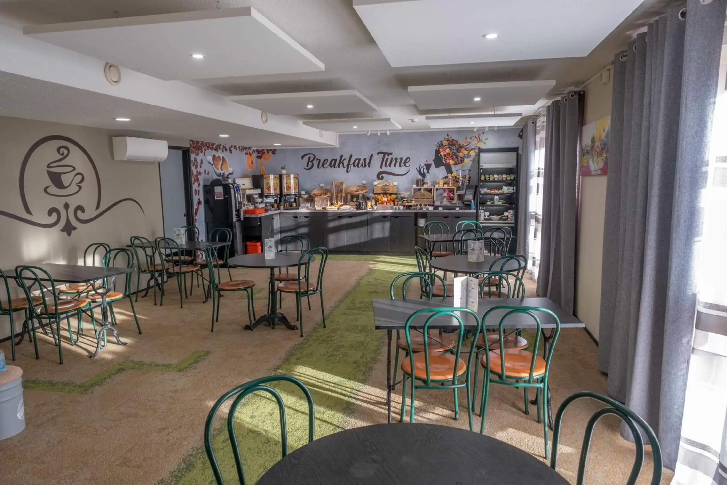 Breakfast in Hôtel The Originals Access, Bourges Nord Saint-Doulchard Breakfast in Hôtel The Originals Access, Bourges Nord Saint-Doulchard