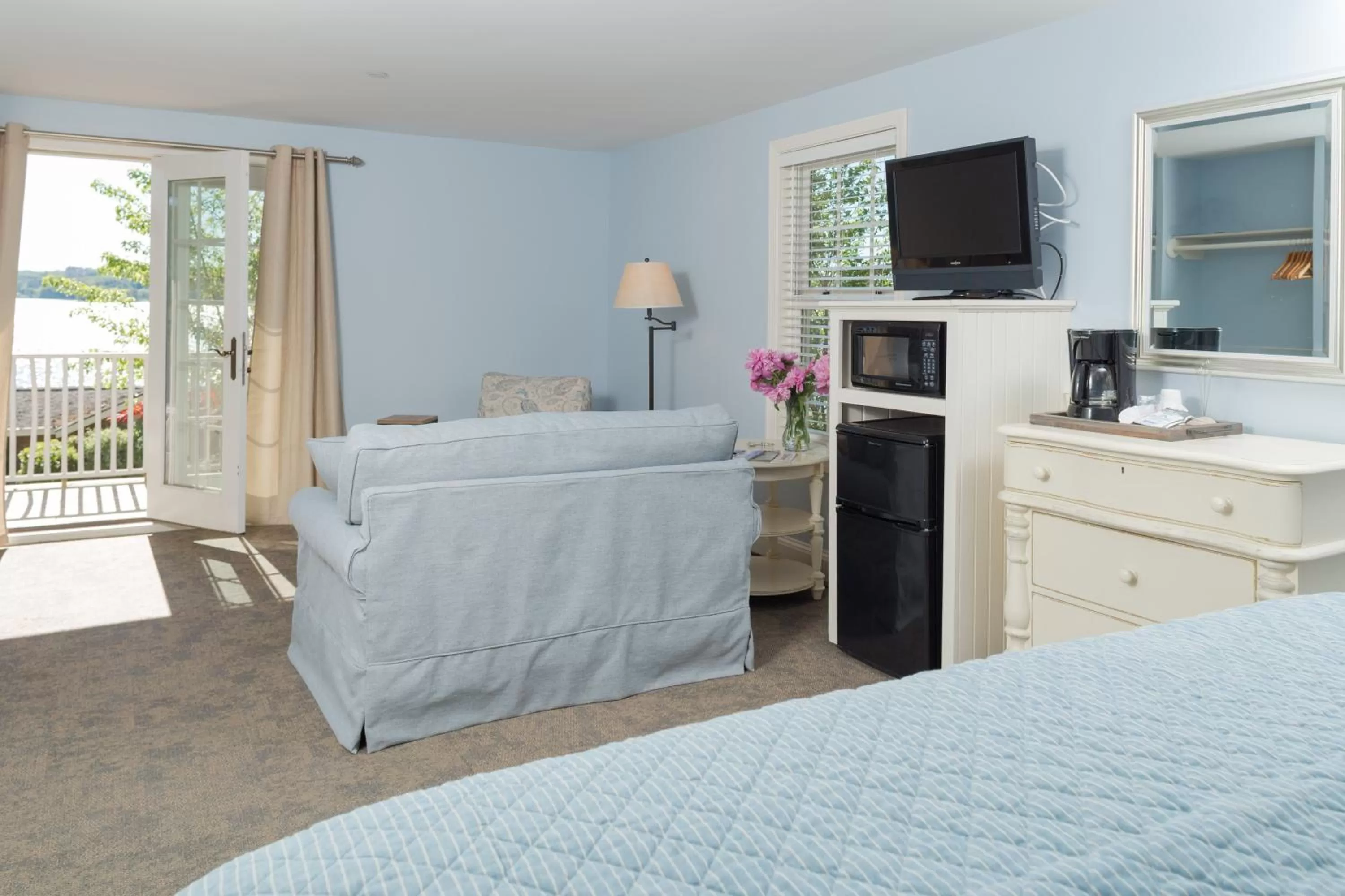 Bed in Sheepscot Harbour Village Resort