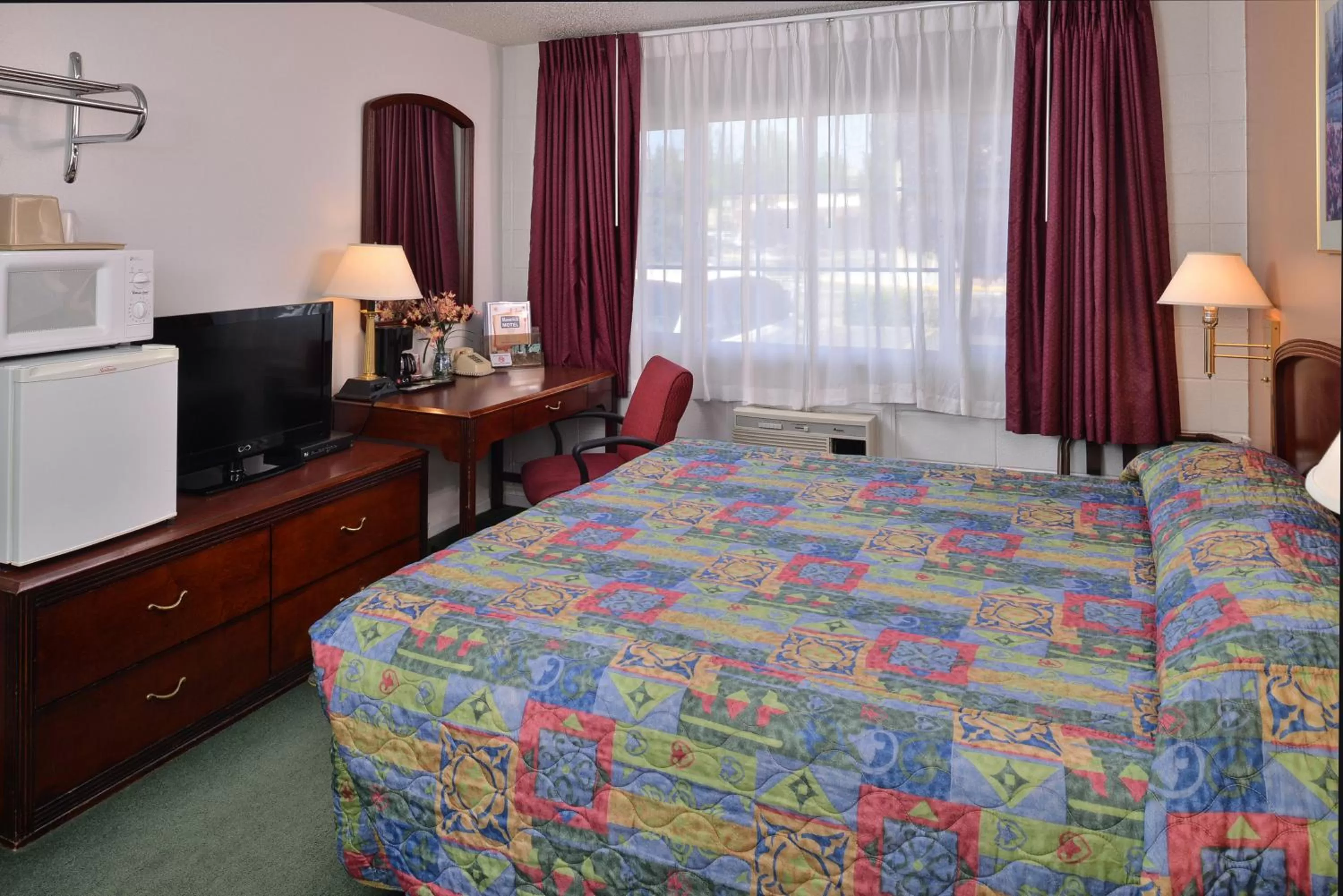 Photo of the whole room, Bed in Maverick Motel - Modern Renovated Motel