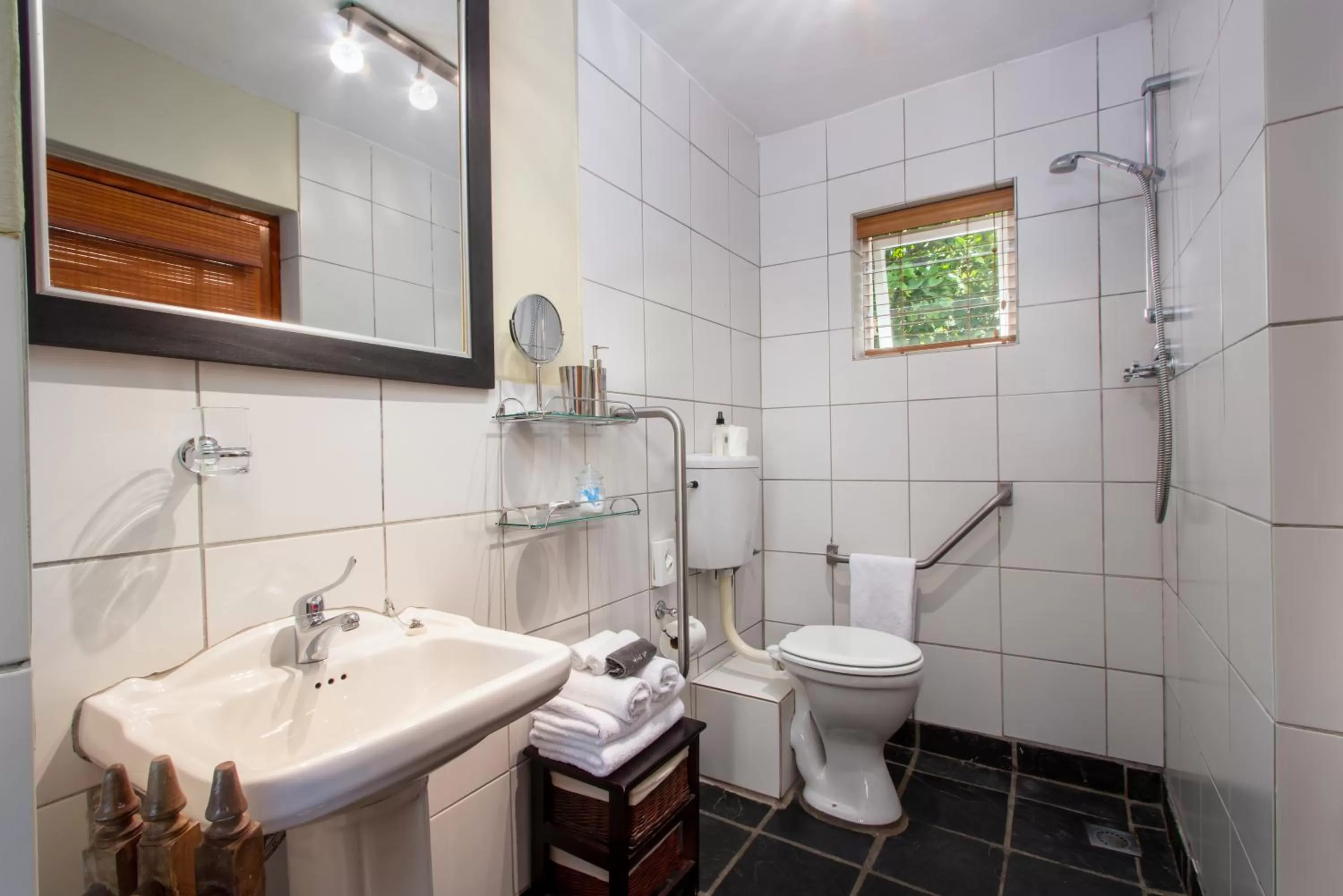 Bathroom in De Hoek Manor