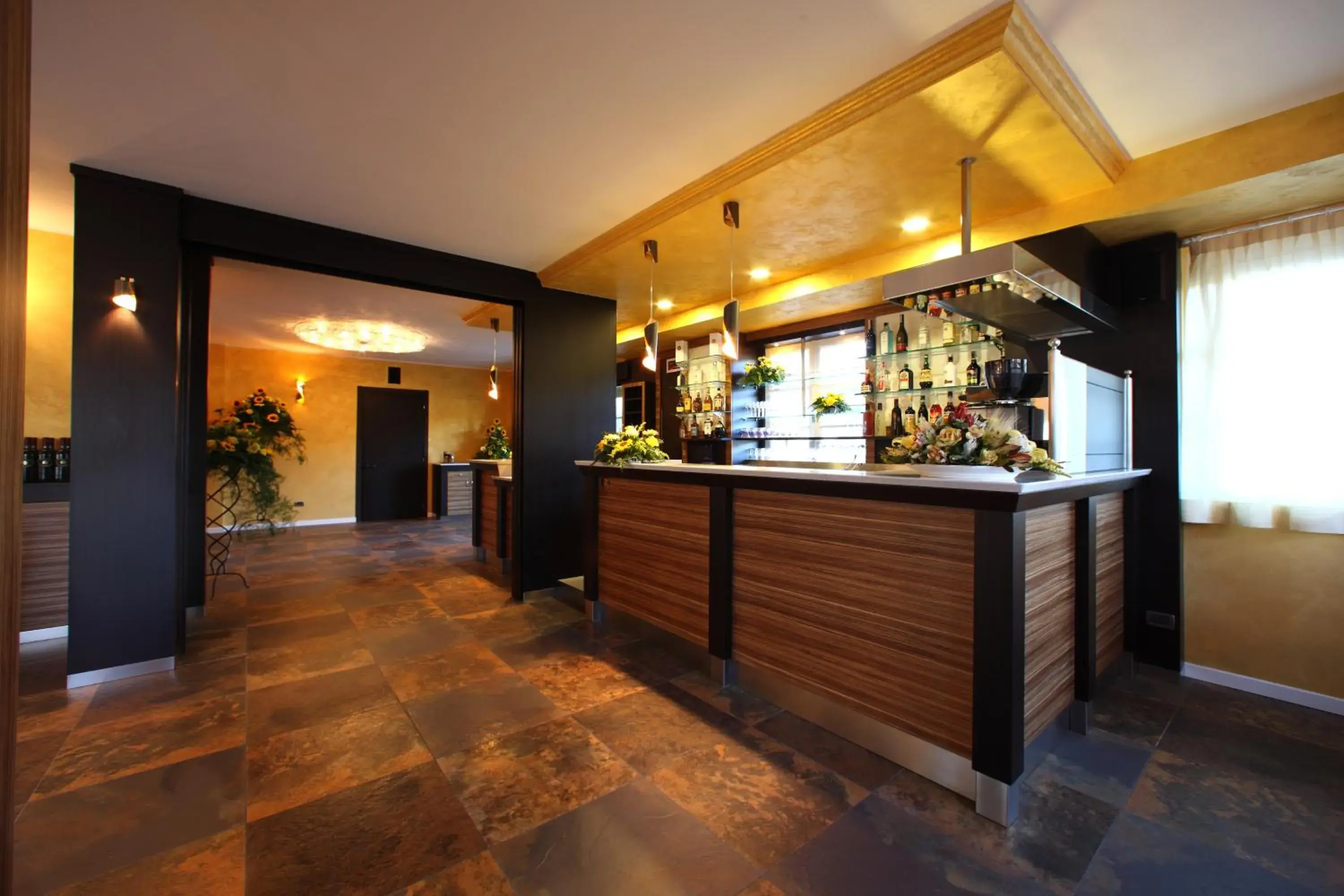 Lounge or bar in T'ami Hotel Resort Spa