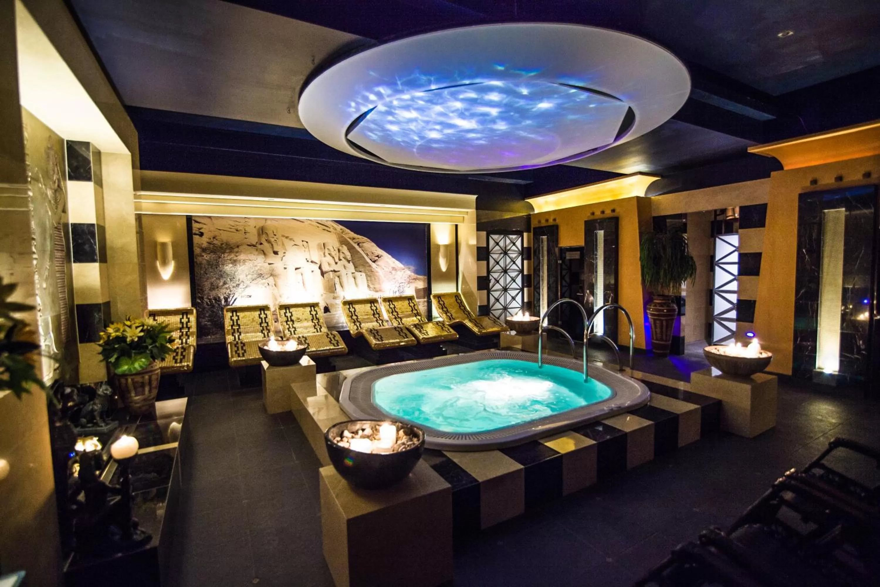 Hot Tub in Hotel Falko