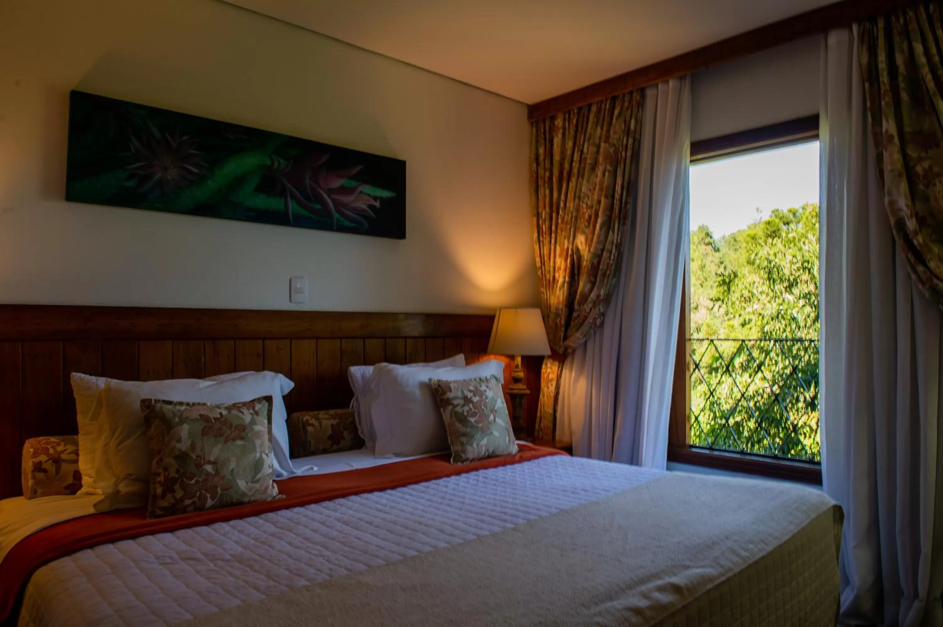 Hot Tub, Bed in Pousada das Lavandas