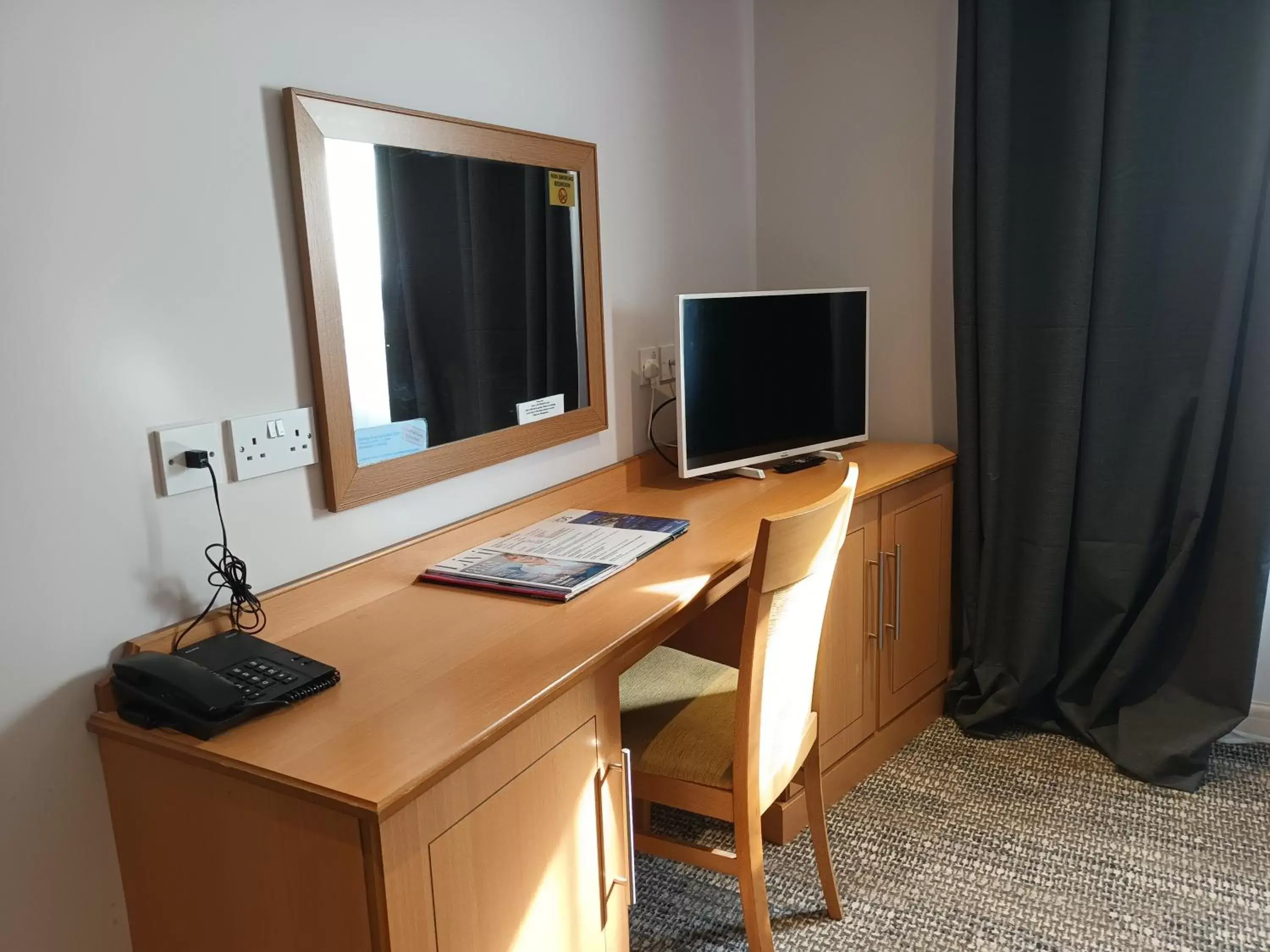 TV and multimedia, TV/Entertainment Center in Corn Mill Lodge Hotel