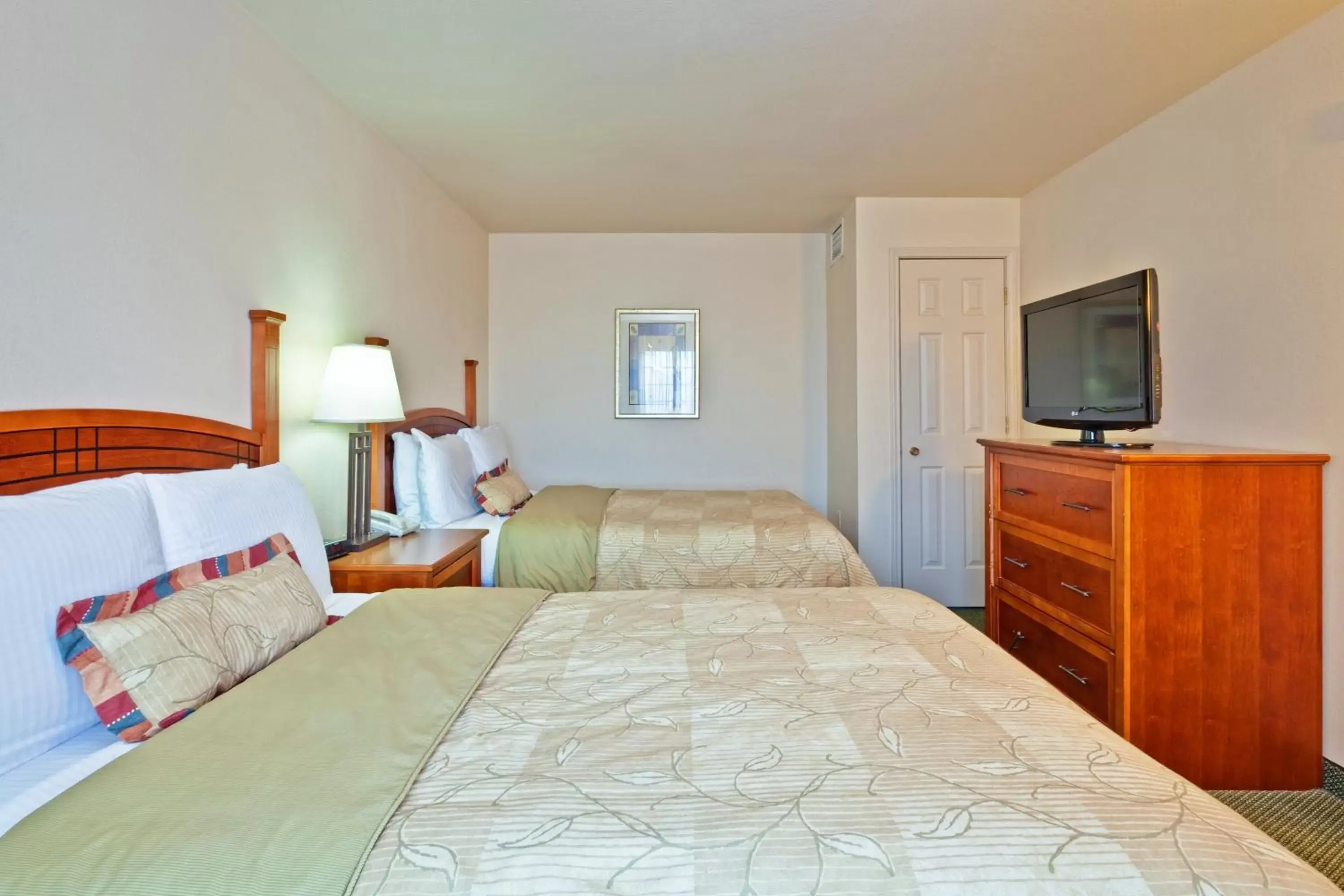 Photo of the whole room, Bed in Staybridge Suites Glenview, an IHG Hotel