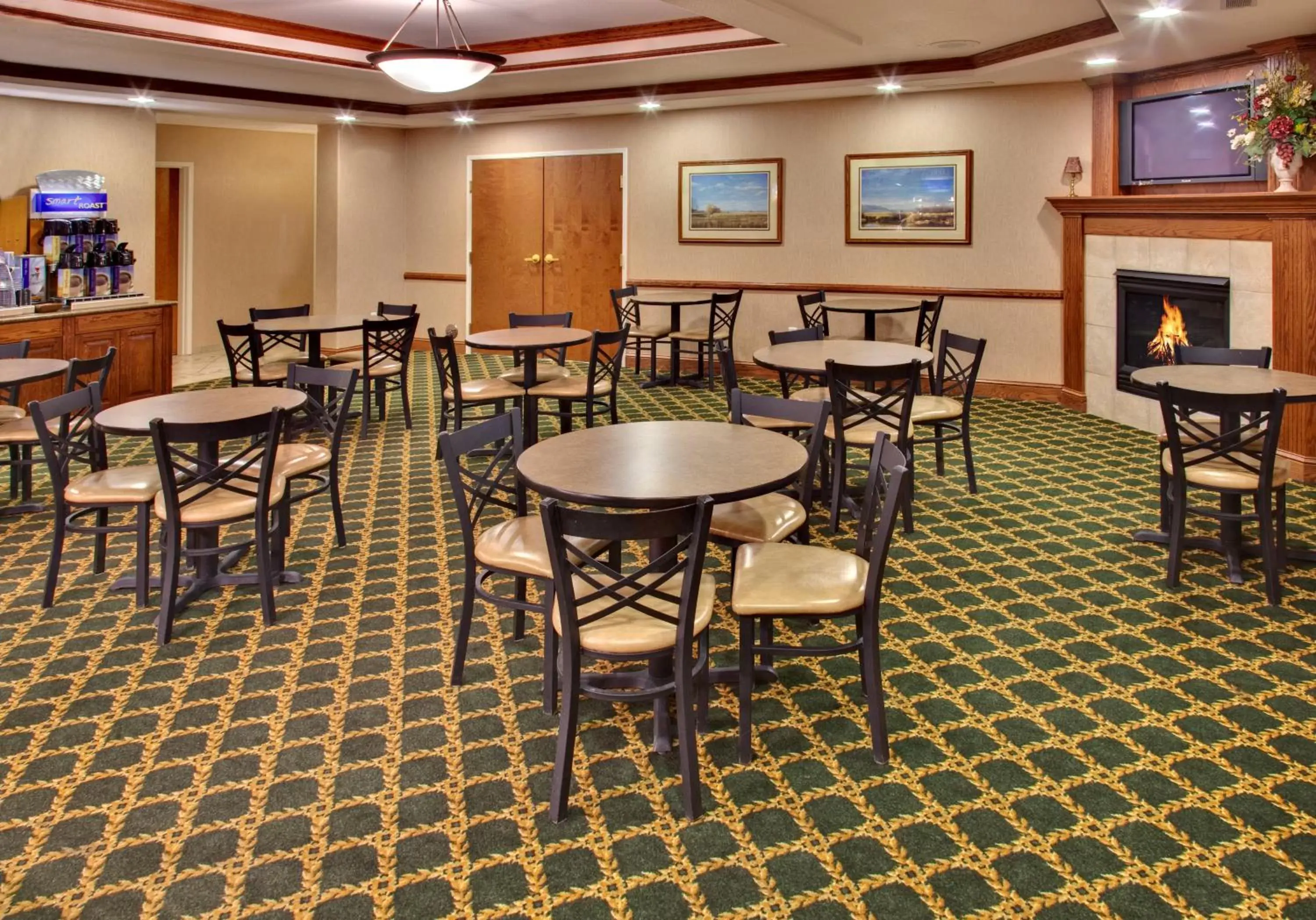 Breakfast, Restaurant/Places to Eat in Holiday Inn Express Hotel & Suites Brookings, an IHG Hotel