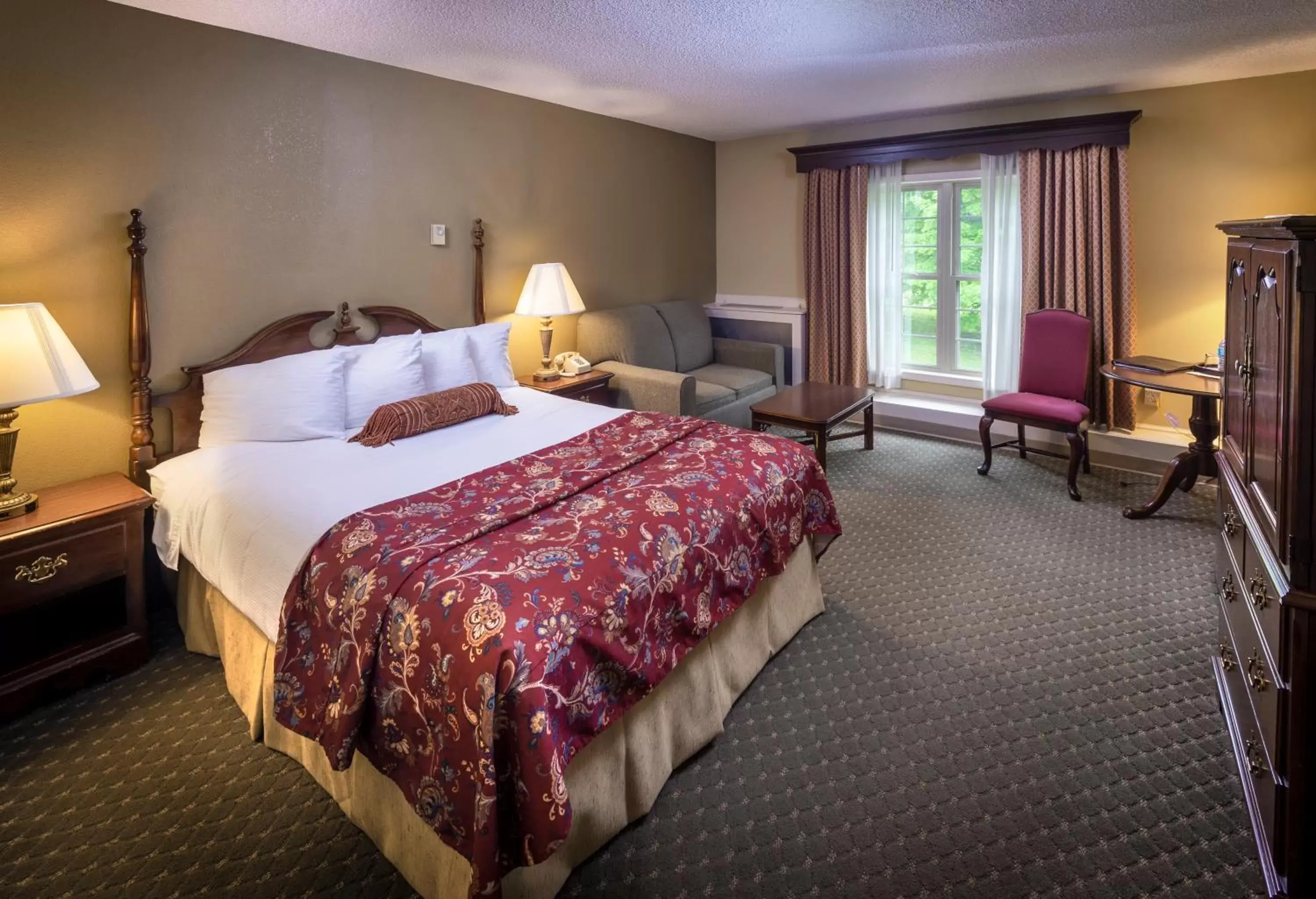 Photo of the whole room, Bed in Brandywine River Hotel