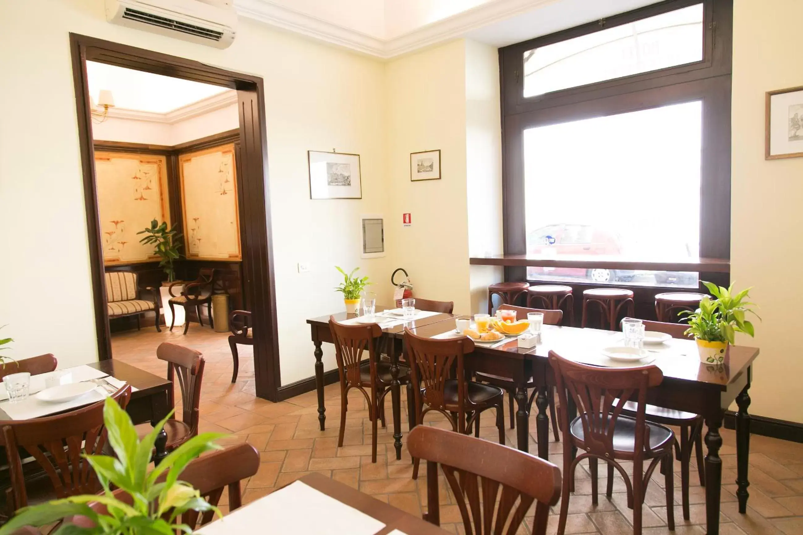 Lounge or bar, Restaurant/Places to Eat in Hotel Trastevere