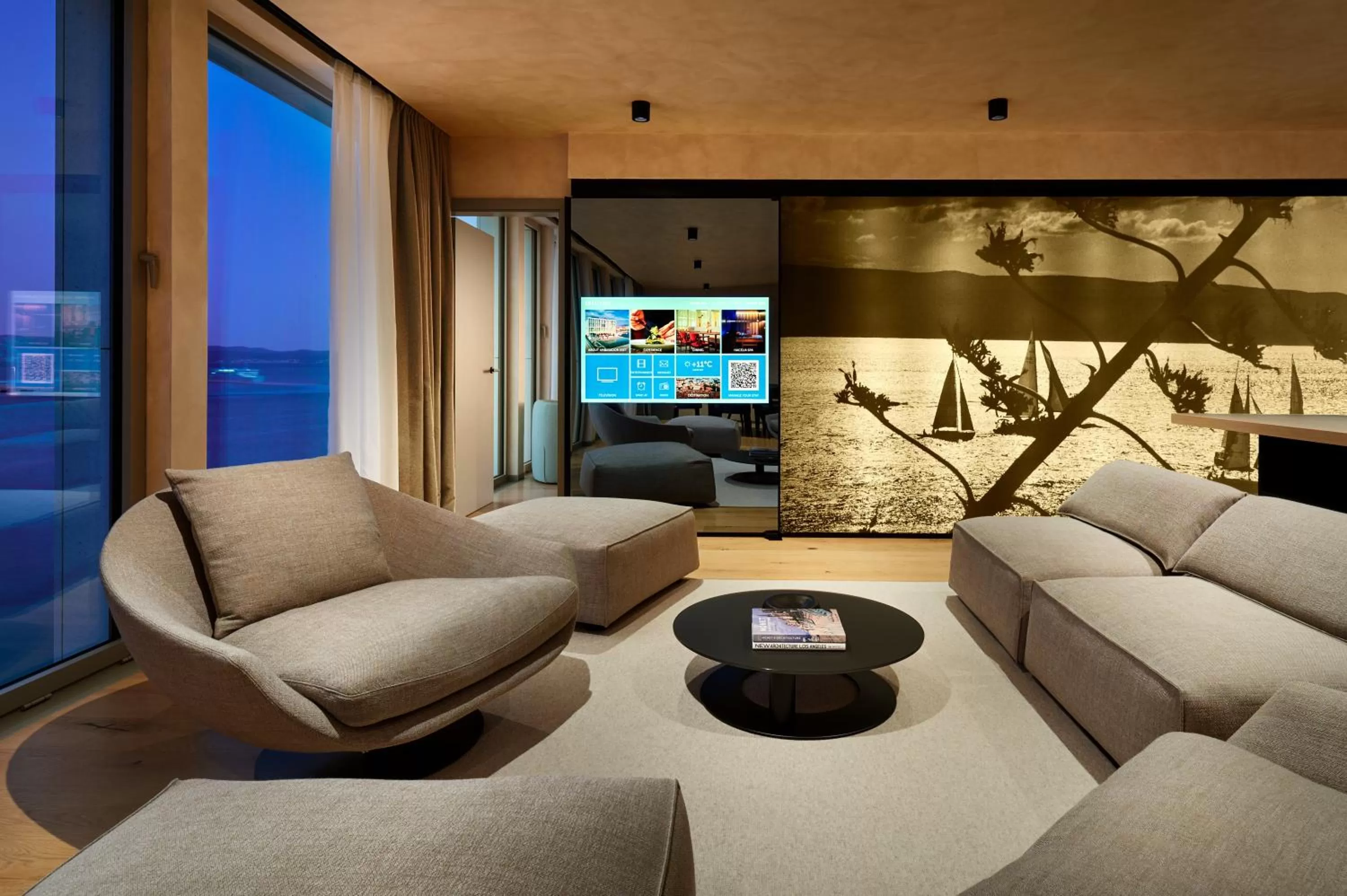 TV and multimedia in Hotel Ambasador