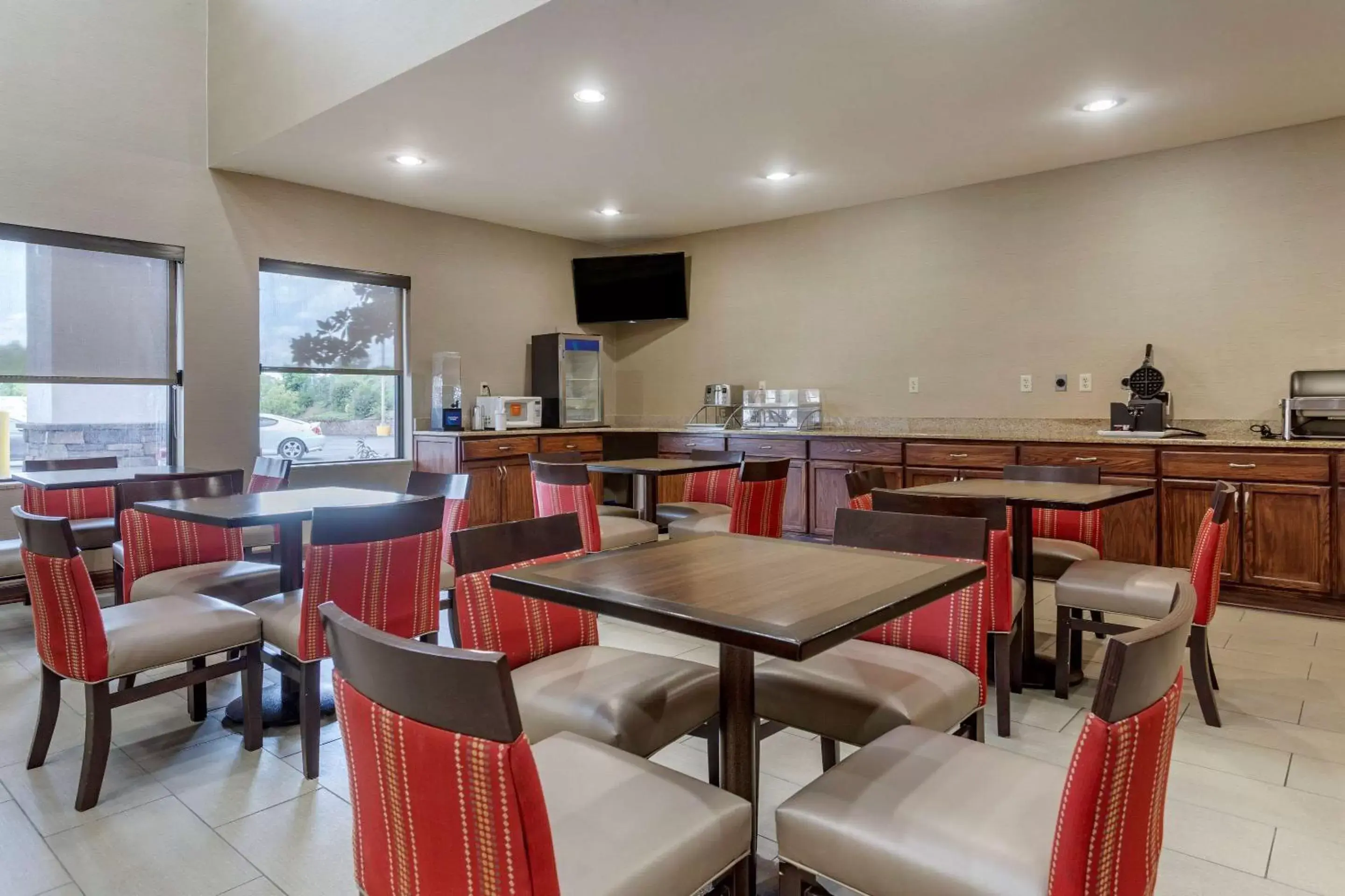 Restaurant/places to eat in Comfort Suites Cordova Restaurant/places to eat in Comfort Suites Cordova