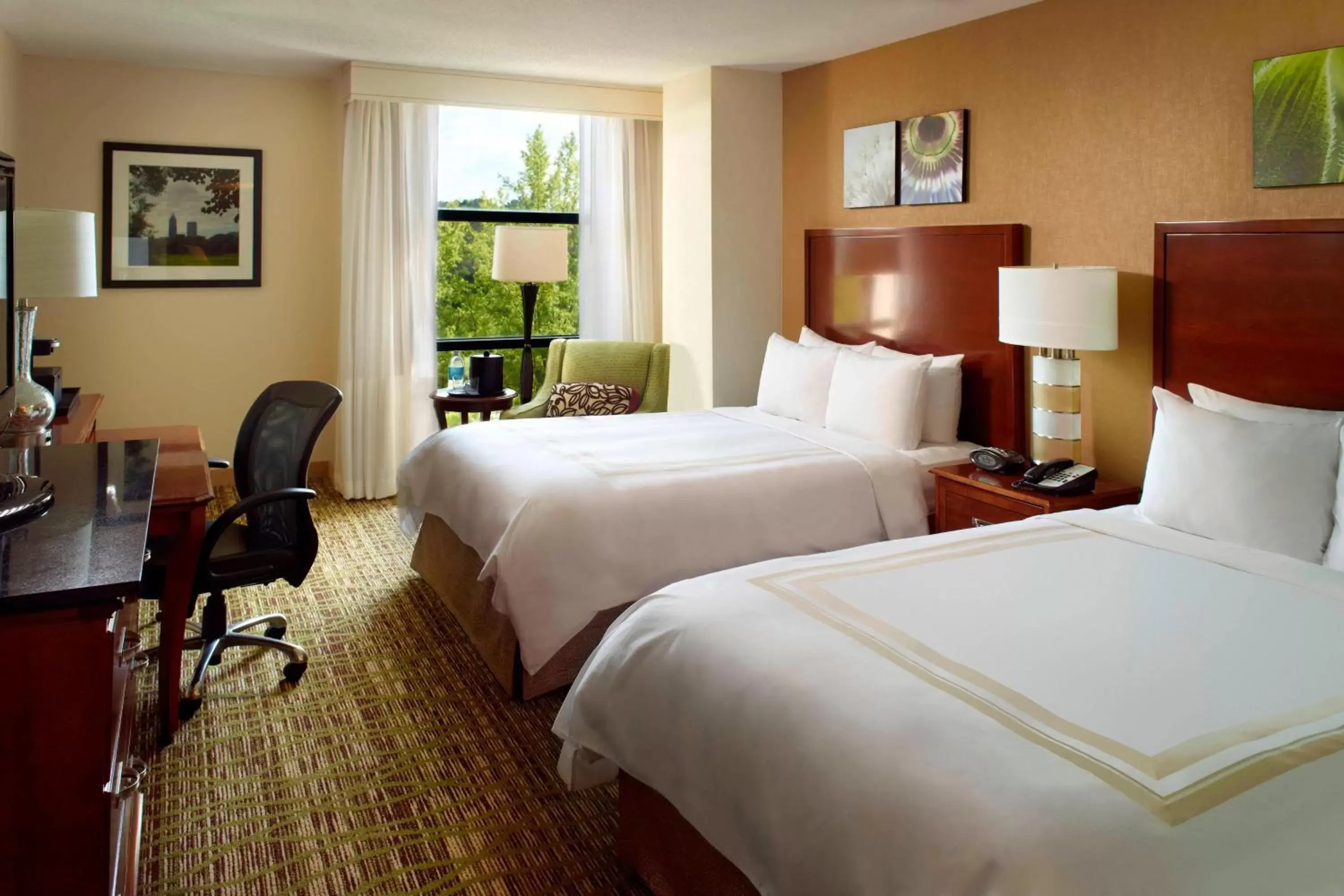 Photo of the whole room, Bed in Atlanta Marriott Alpharetta