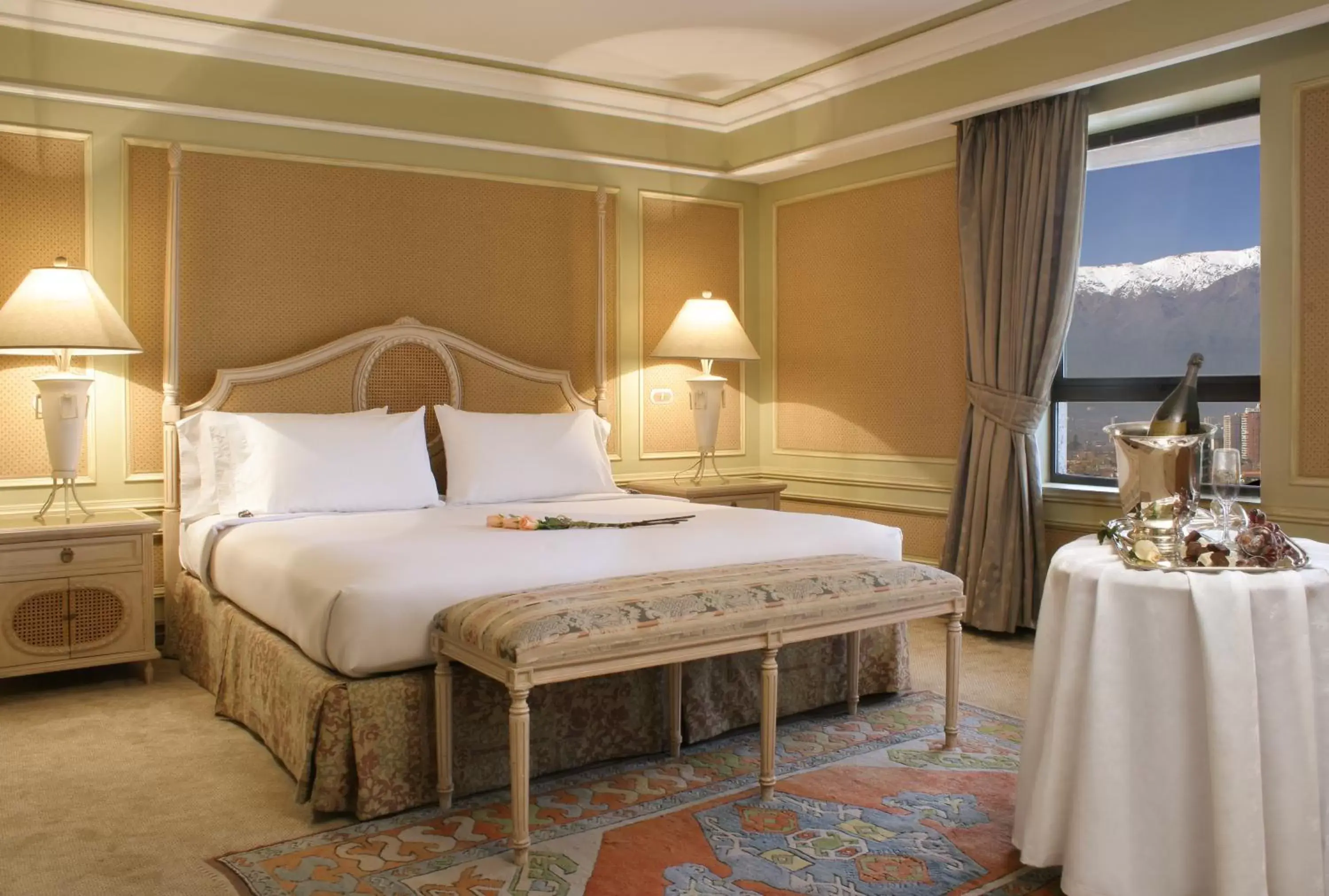 Bedroom, Bed in Hotel Regal Pacific Santiago