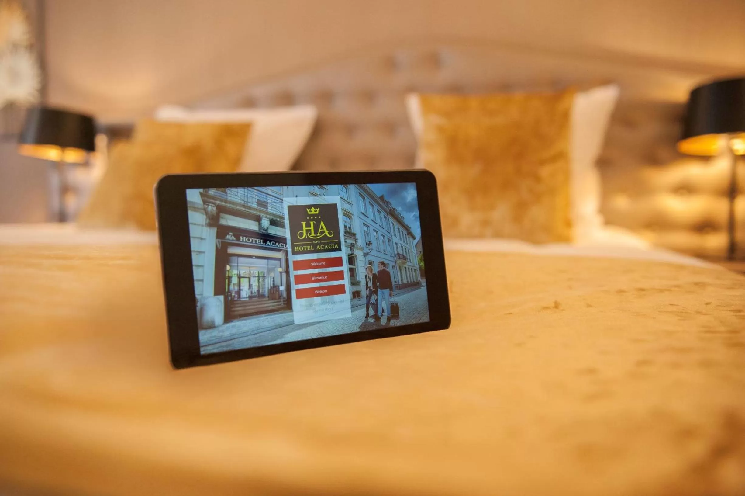 Text overlay, Bed in Hotel Acacia