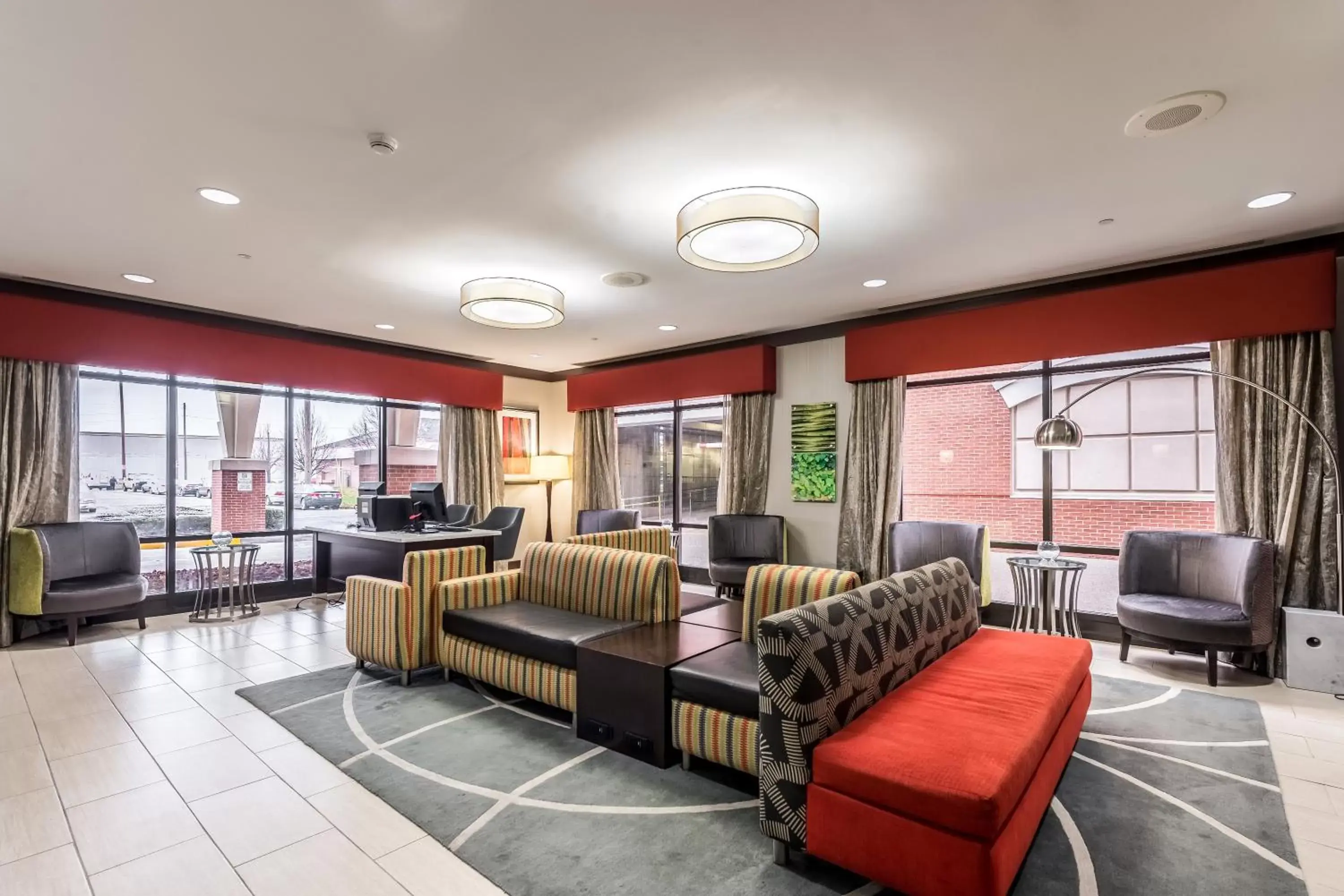 Property building, Seating Area in Holiday Inn - Indianapolis Downtown, an IHG Hotel