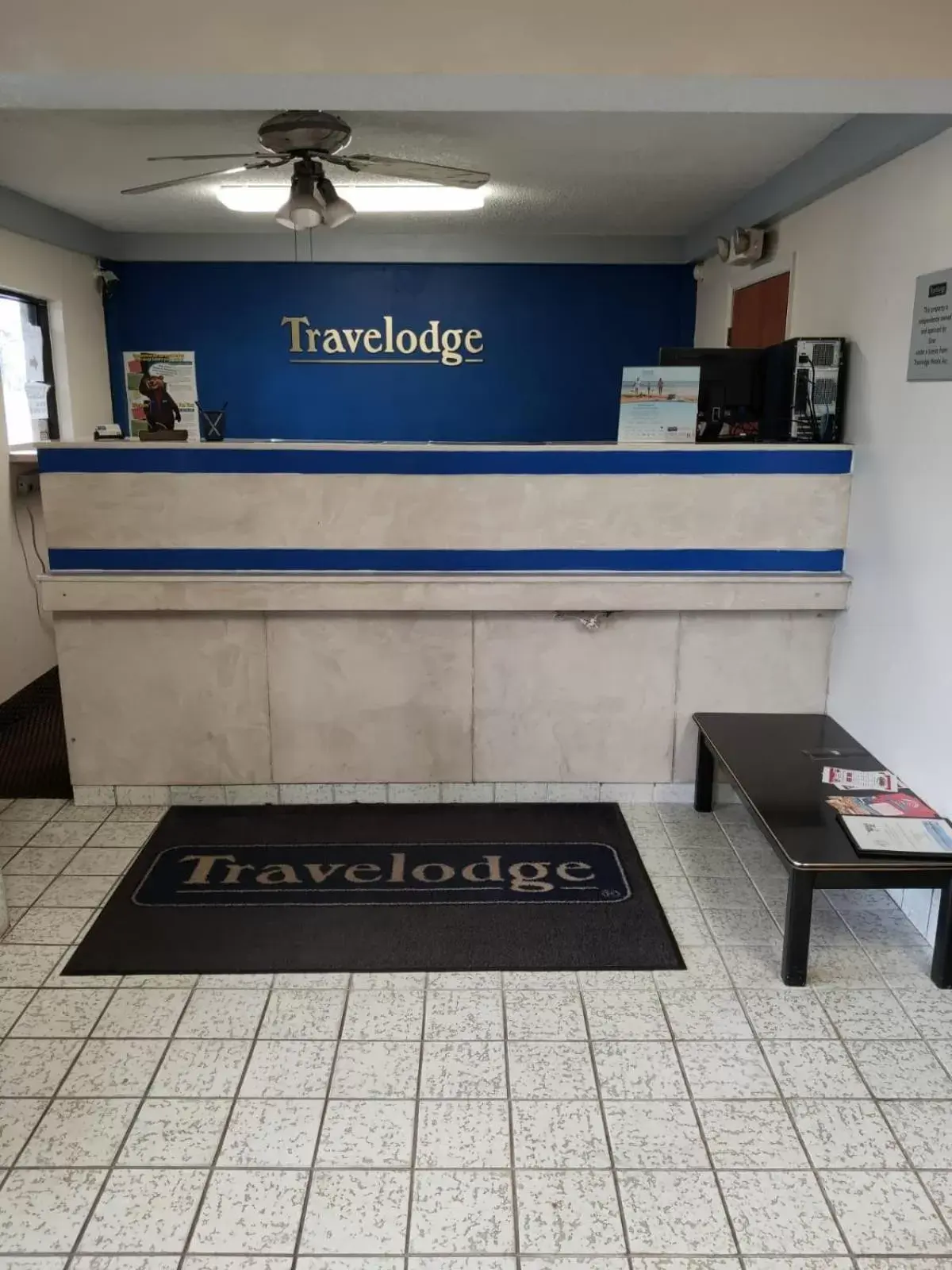 Lobby/Reception in Travelodge by Wyndham Alachua