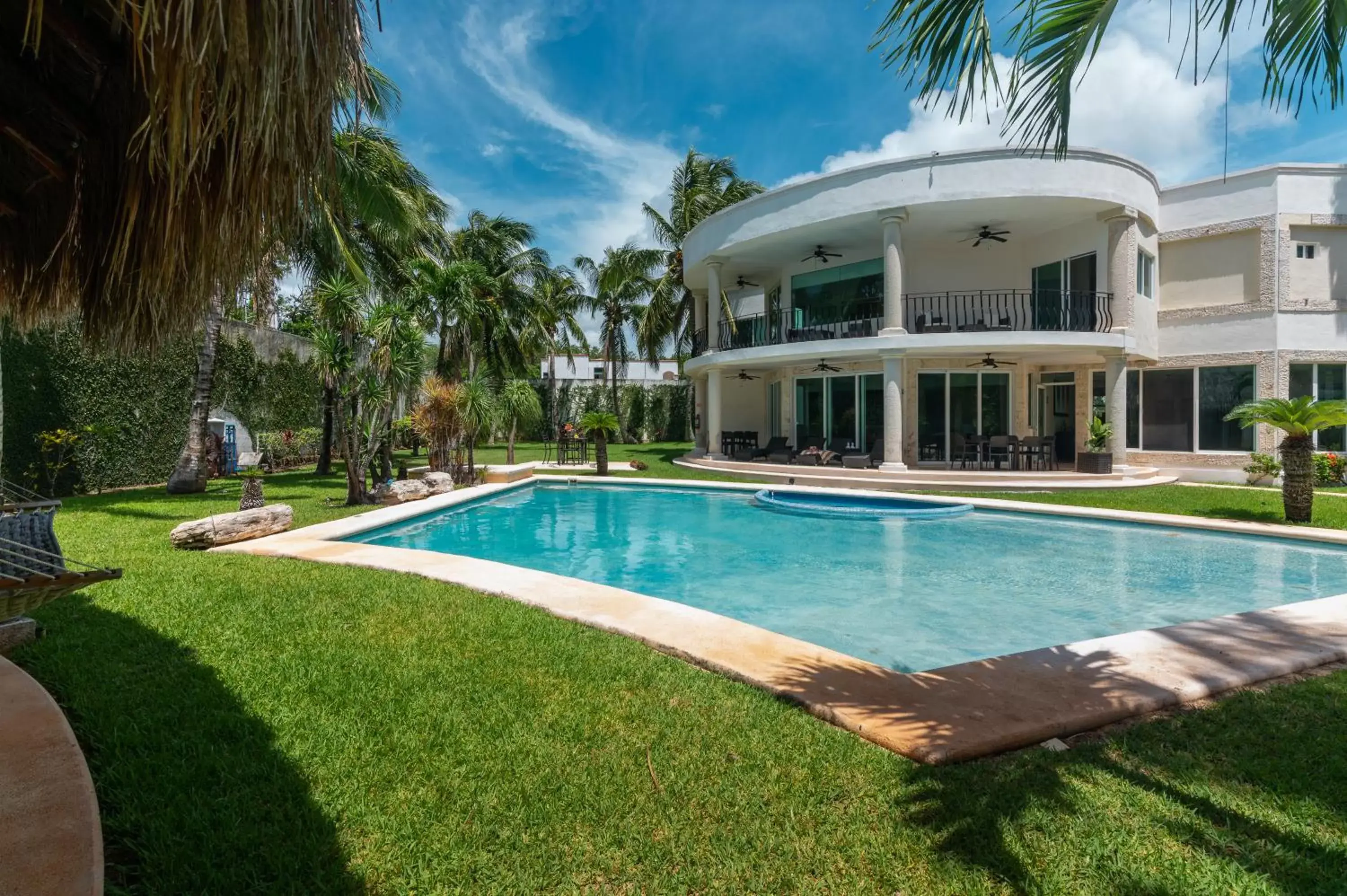 Swimming pool, Property Building in Villa Palmeras