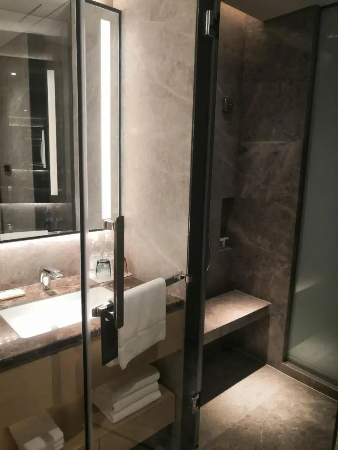 Property building, Bathroom in Courtyard By Marriott Shanghai Hongqiao