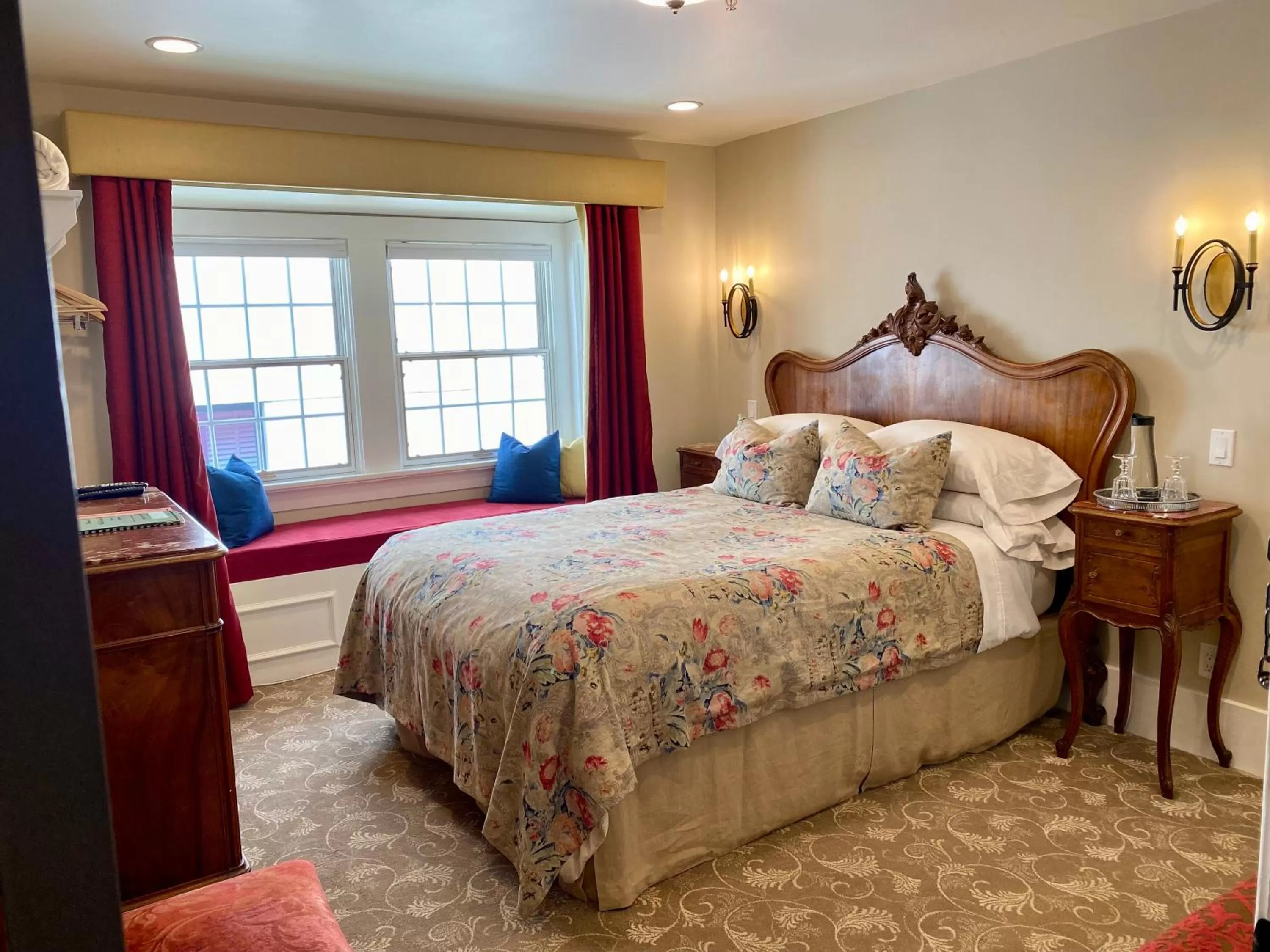 Photo of the whole room, Bed in West End Guest House