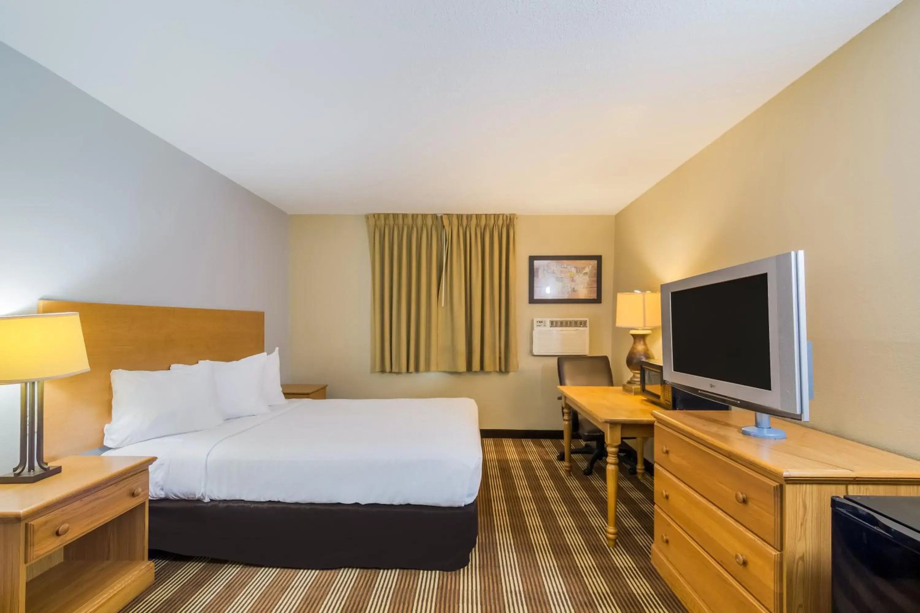 Bed in Americas Best Value Inn Fargo