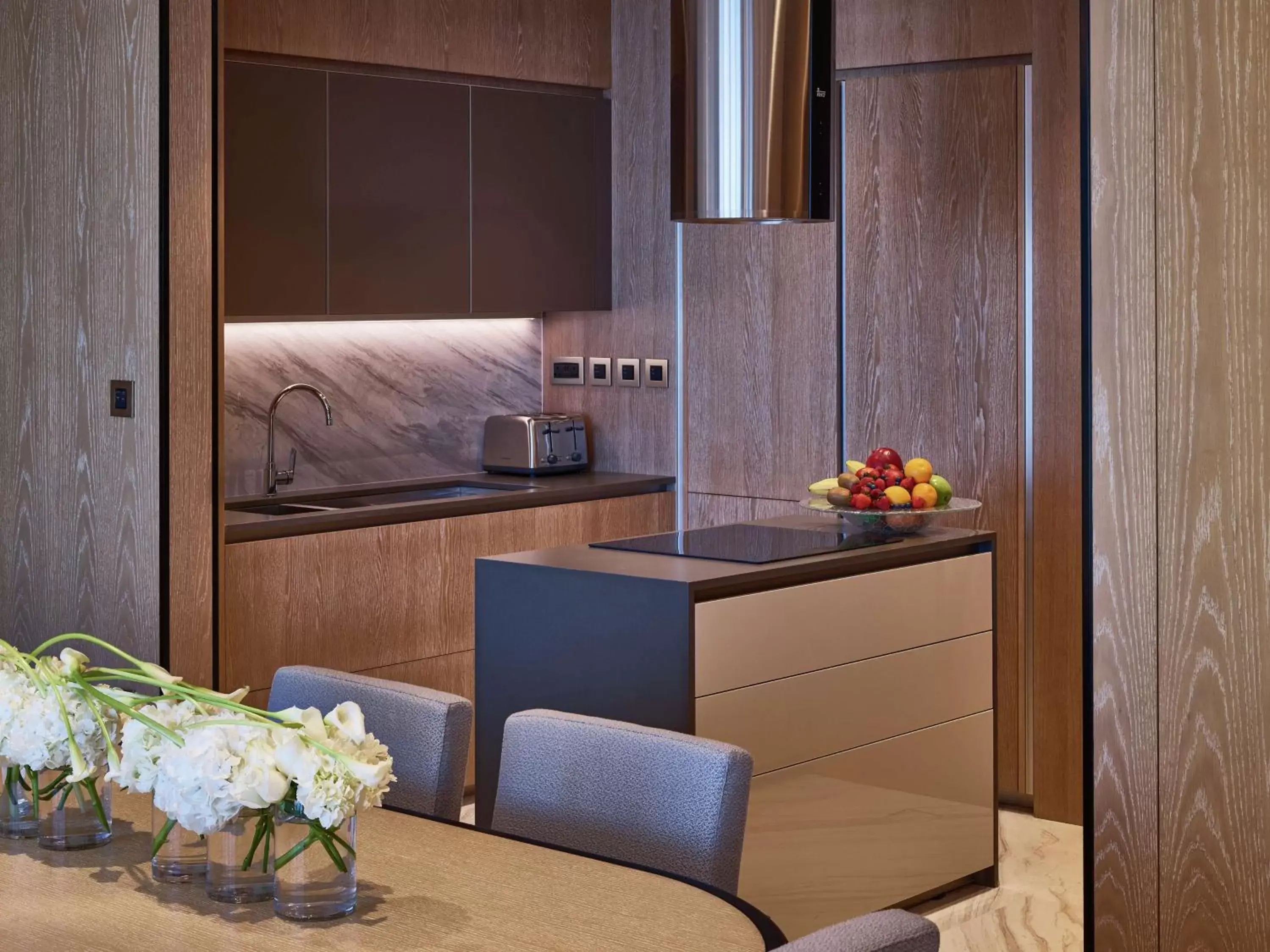 Kitchen or kitchenette, Bathroom in Waldorf Astoria Dubai International Financial Centre