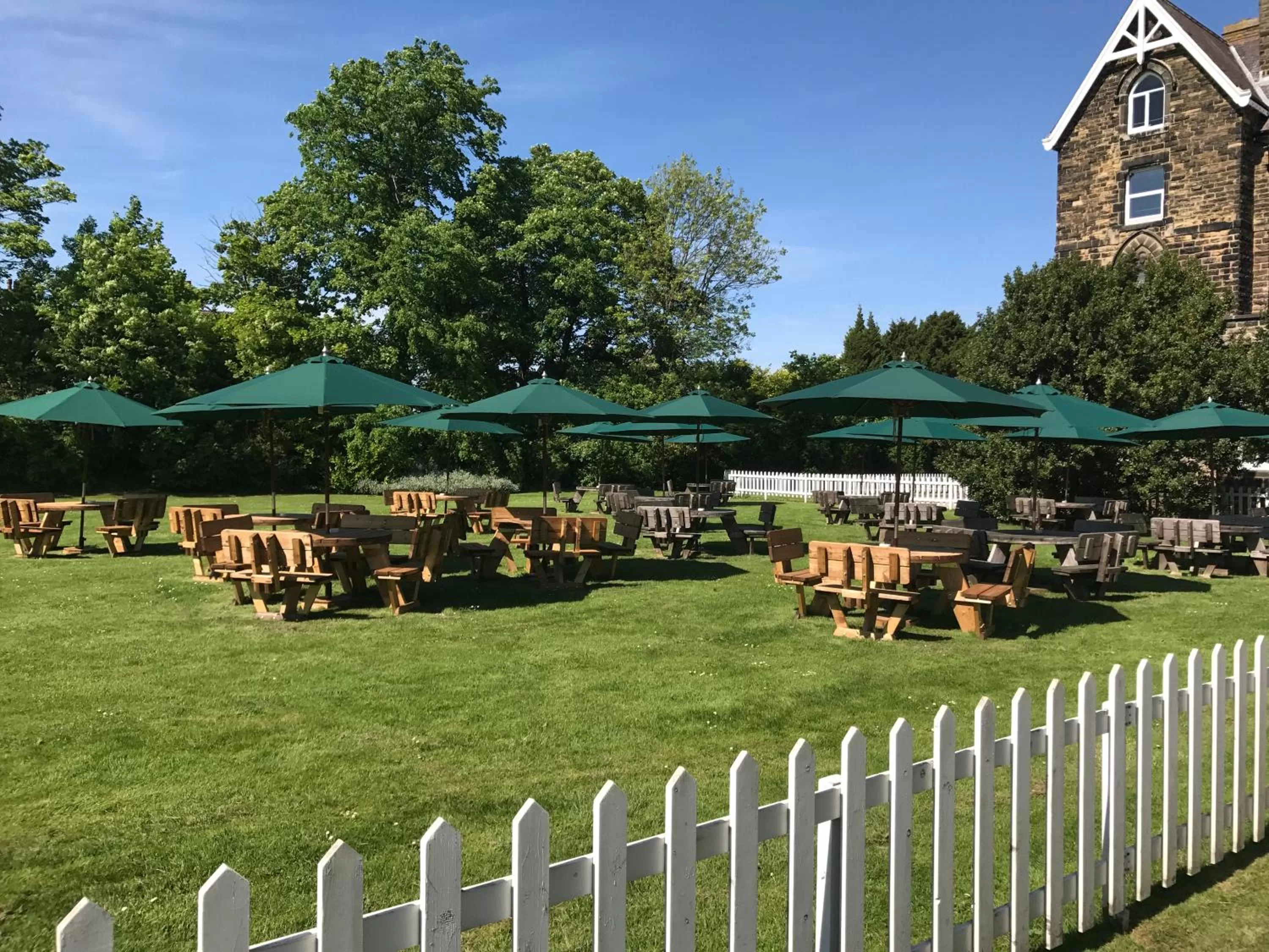 Garden in Cairn Hotel