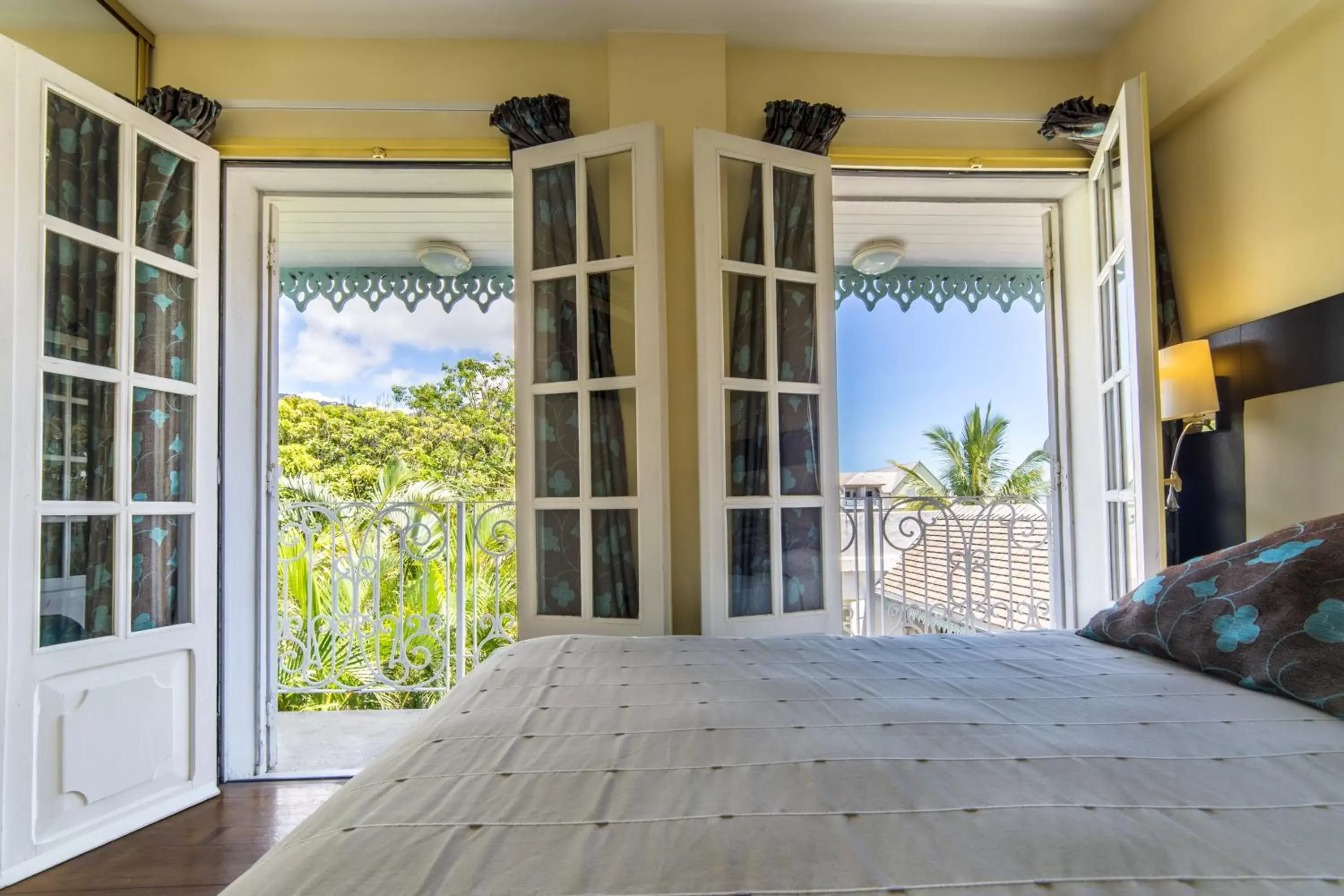 Photo of the whole room, Bed in Le Juliette Dodu- Le charme d'un monument historique Photo of the whole room, Bed in Le Juliette Dodu- Le charme d'un monument historique
