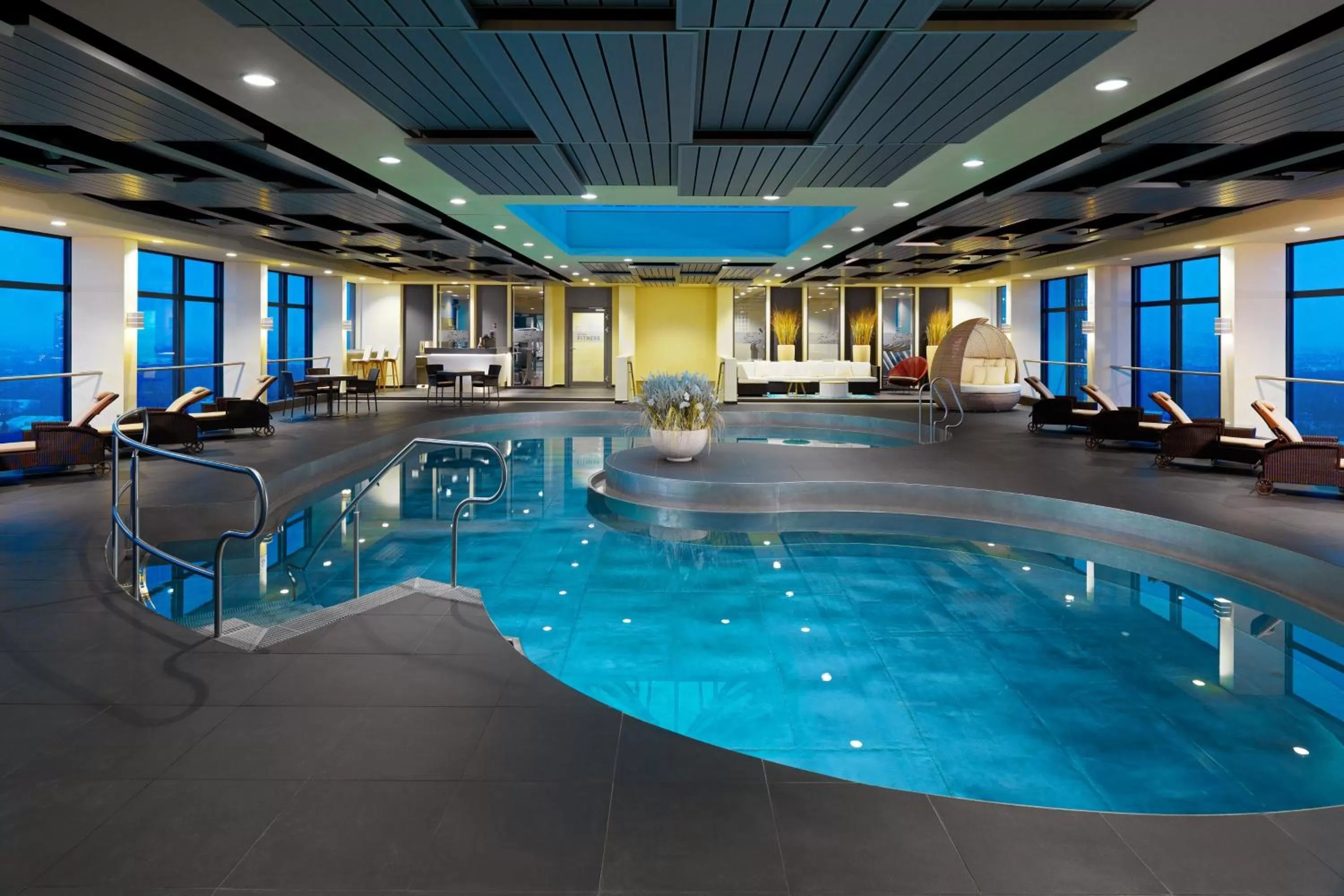 Swimming pool in Four Points by Sheraton Munich Arabellapark