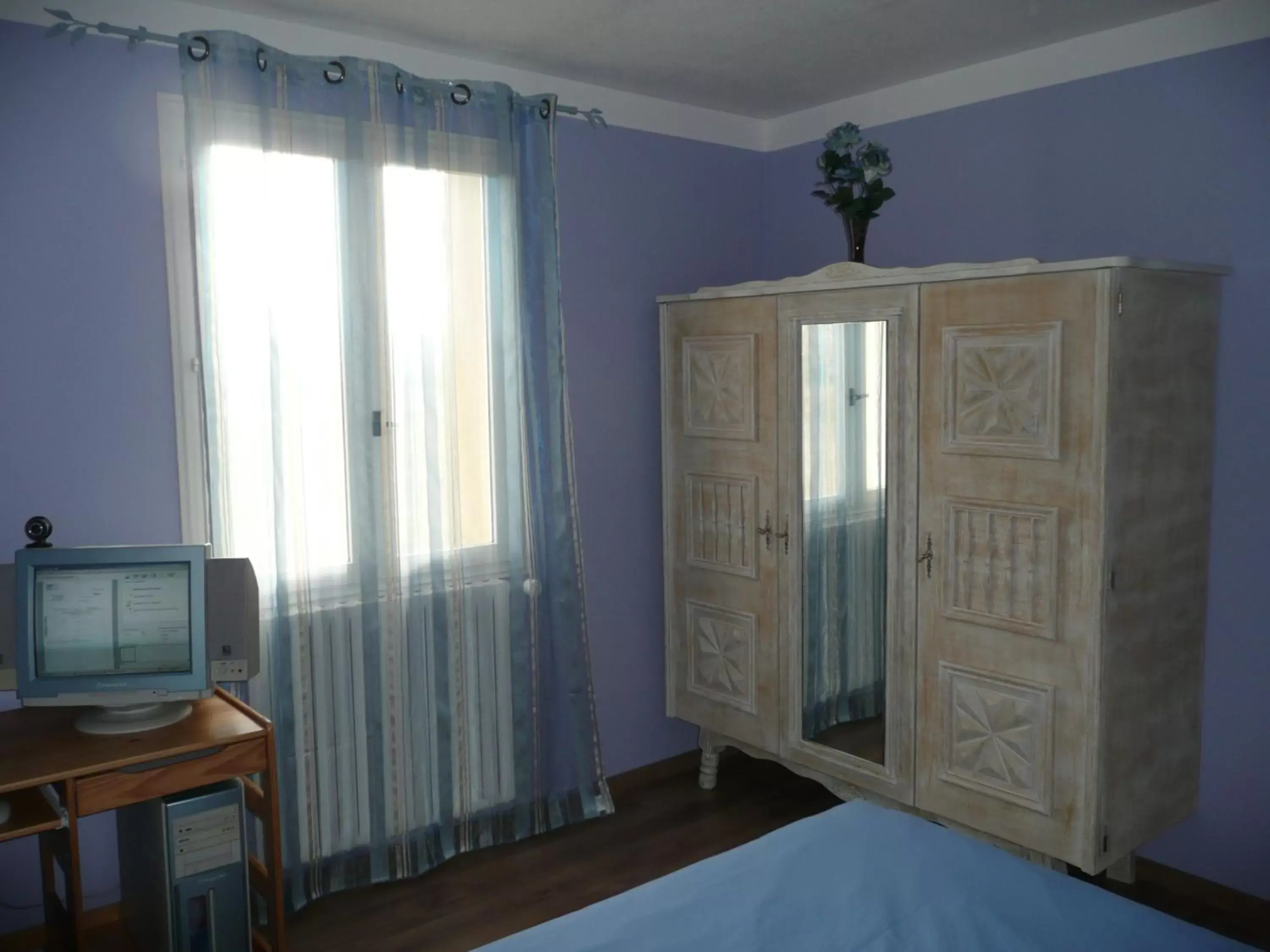 Photo of the whole room, TV/Entertainment Center in CHAMBRES D'HÔTES CLIMATISÉES avec CUISINE d'ÉTÉ "VILLA GOUR du PEYROL"