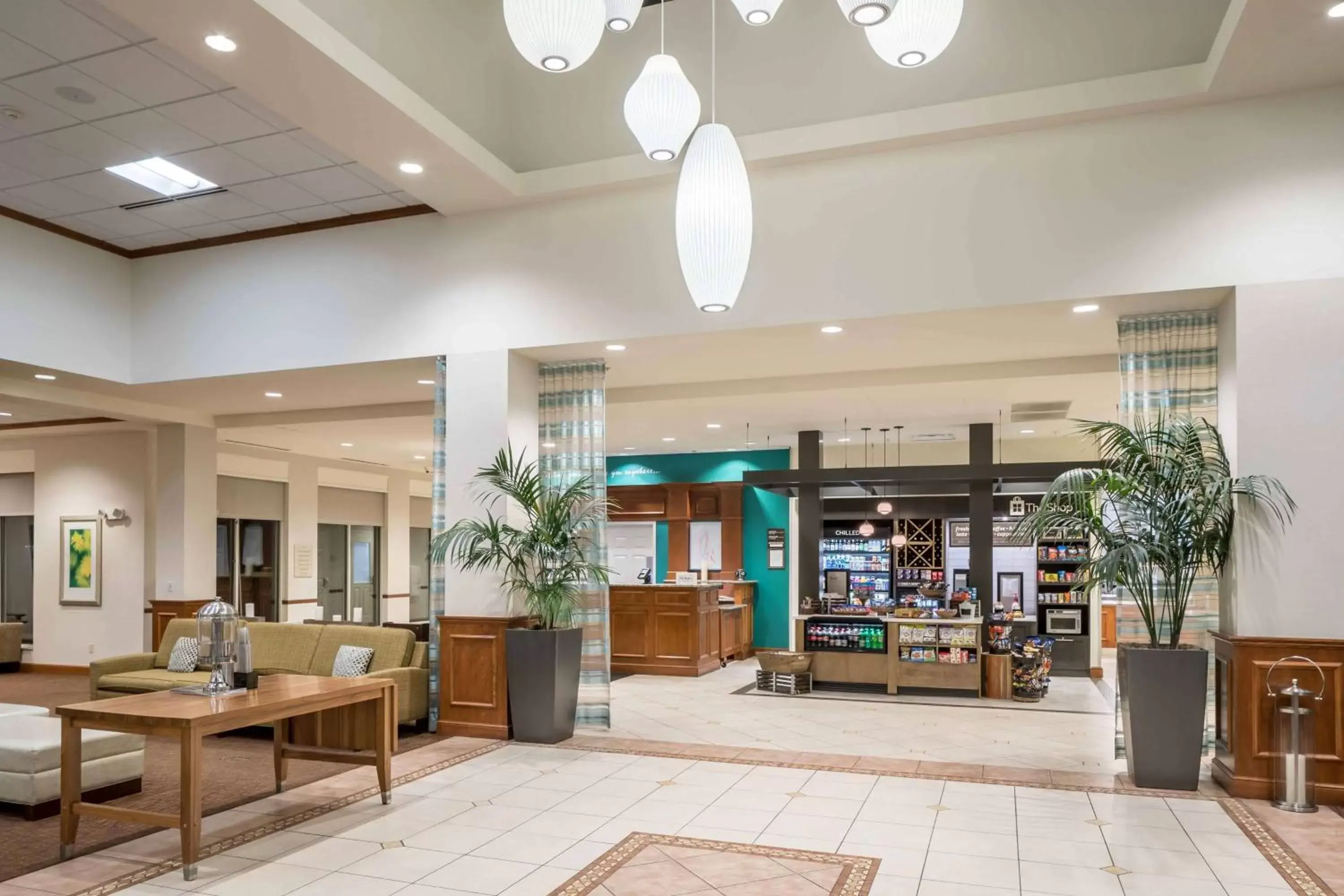 Lobby or reception in Hilton Garden Inn Lake Forest Mettawa