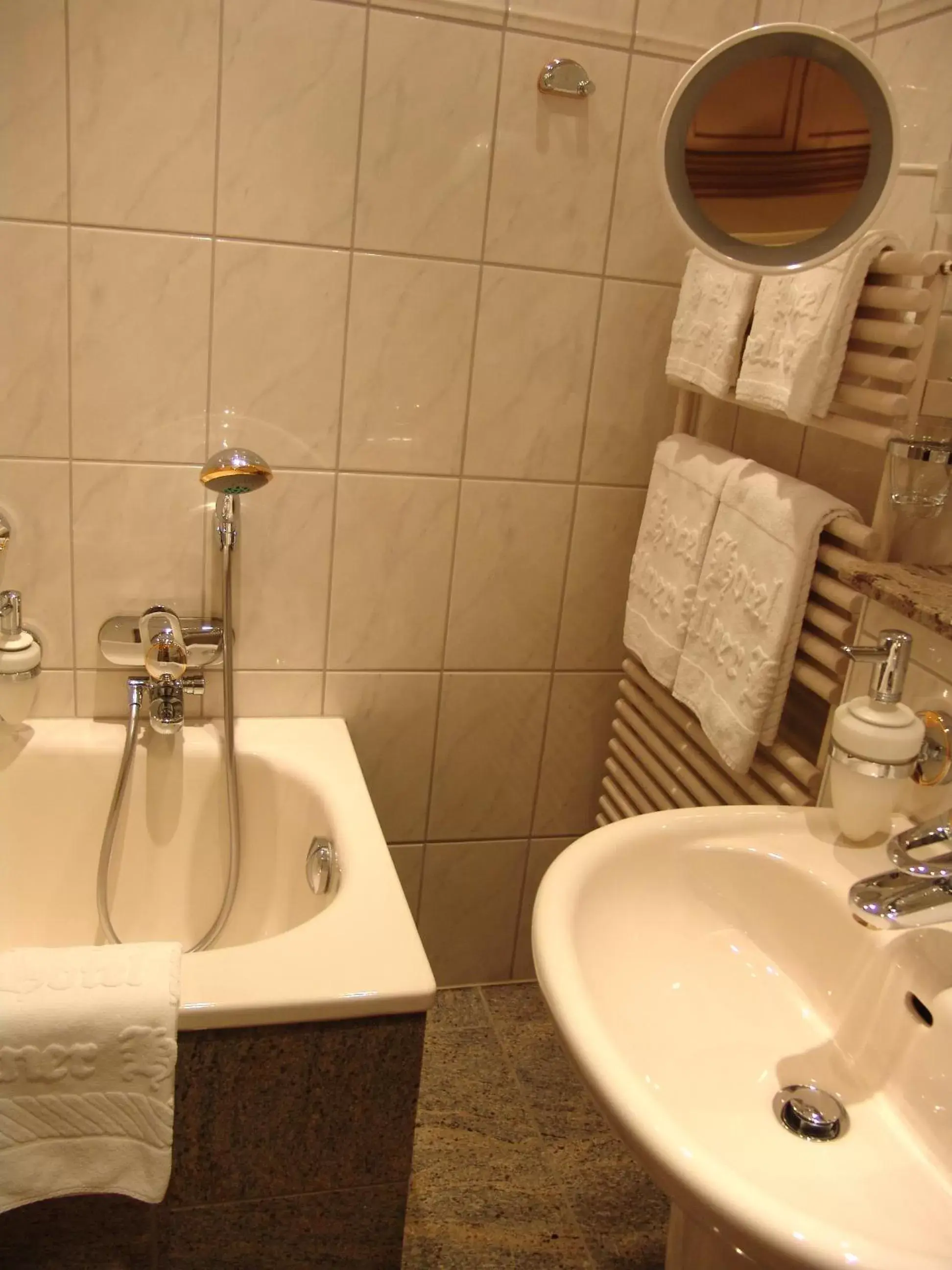 Bathroom in Hotel Coellner Hof