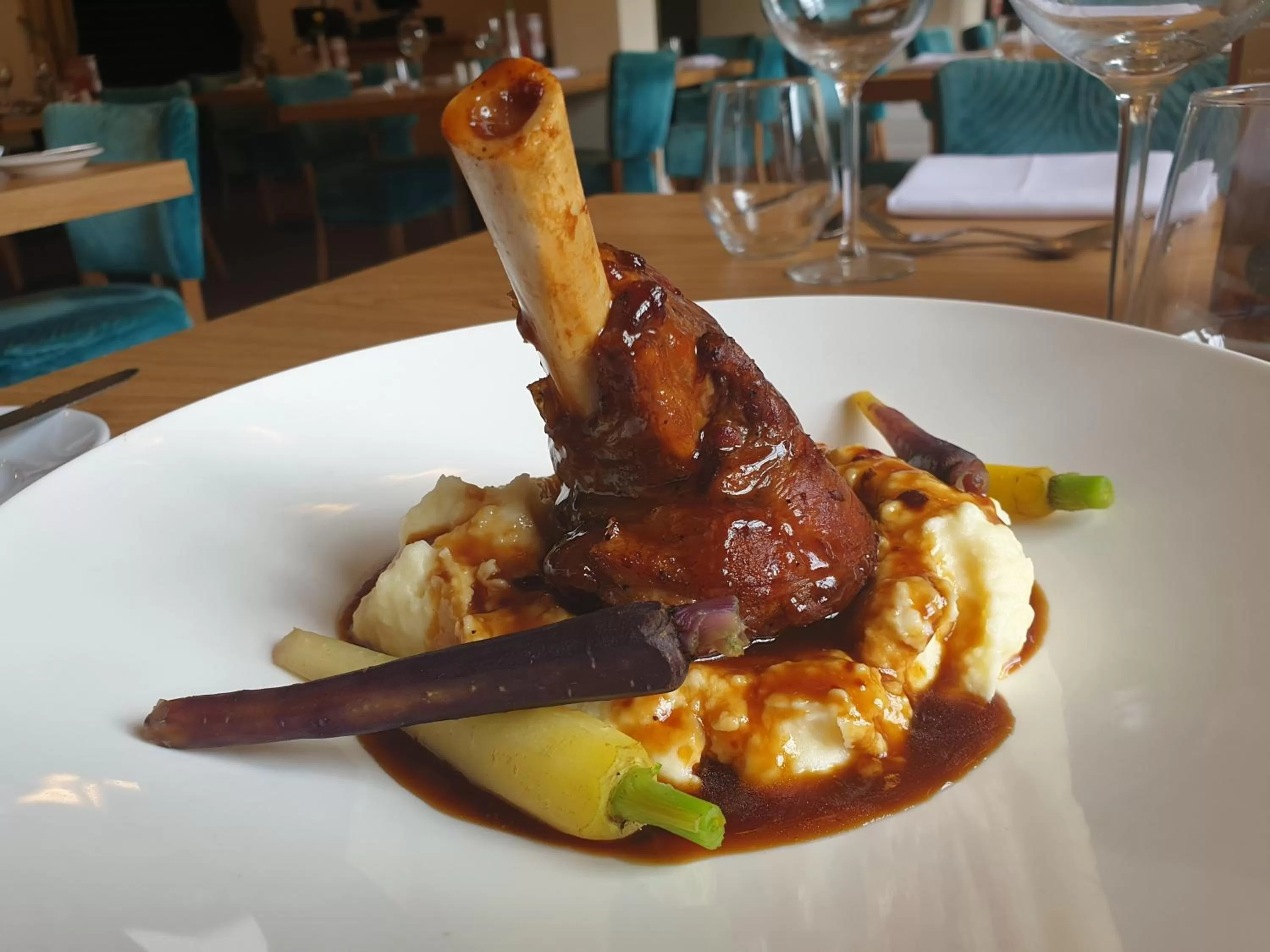 Restaurant/places to eat in De Rougemont Manor