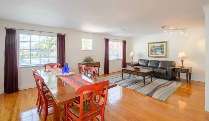 King Suite with Pool View in Old Colorado Inn King Suite with Pool View in Old Colorado Inn