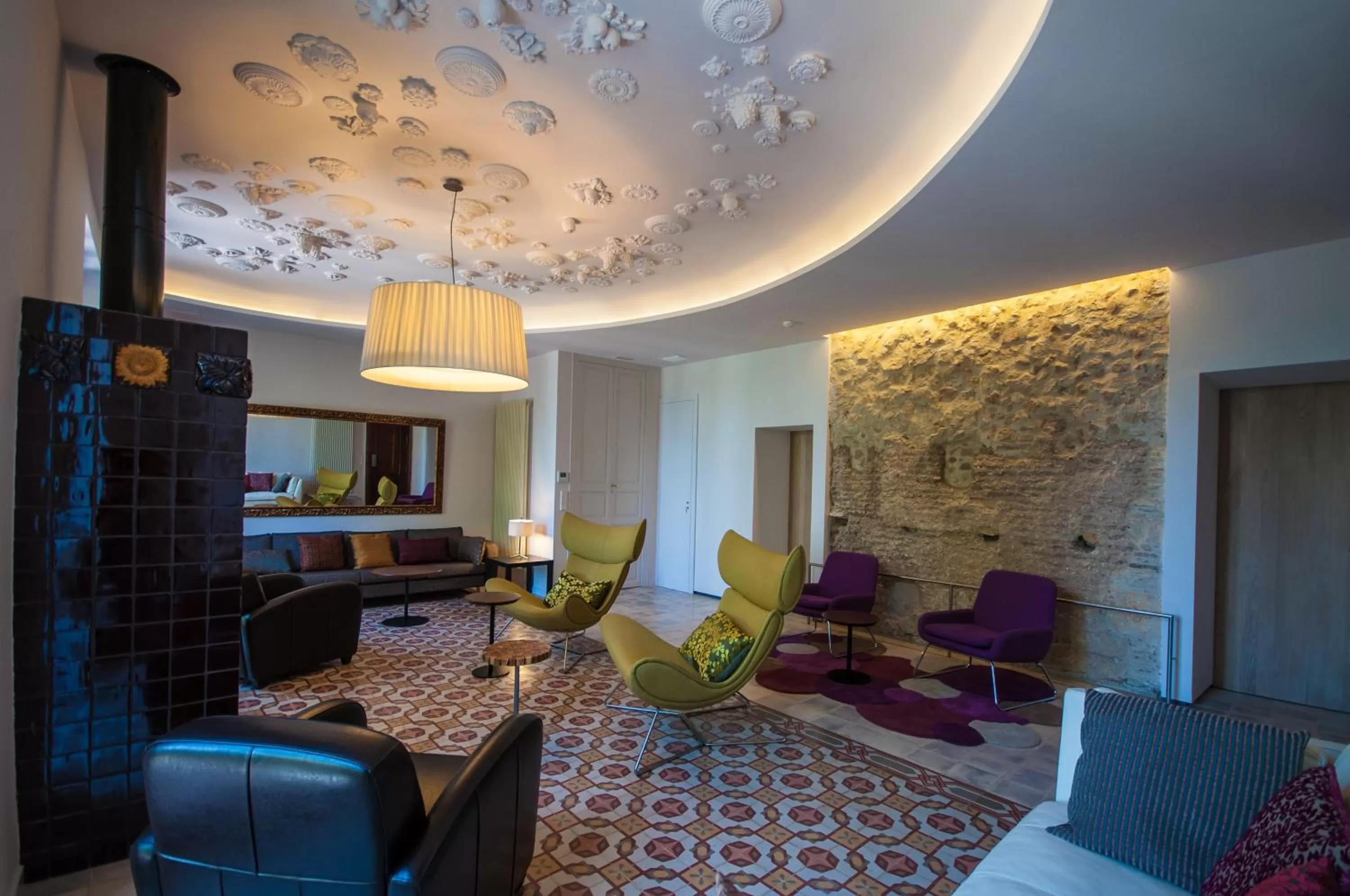 Communal lounge/ TV room in Mont-Sant