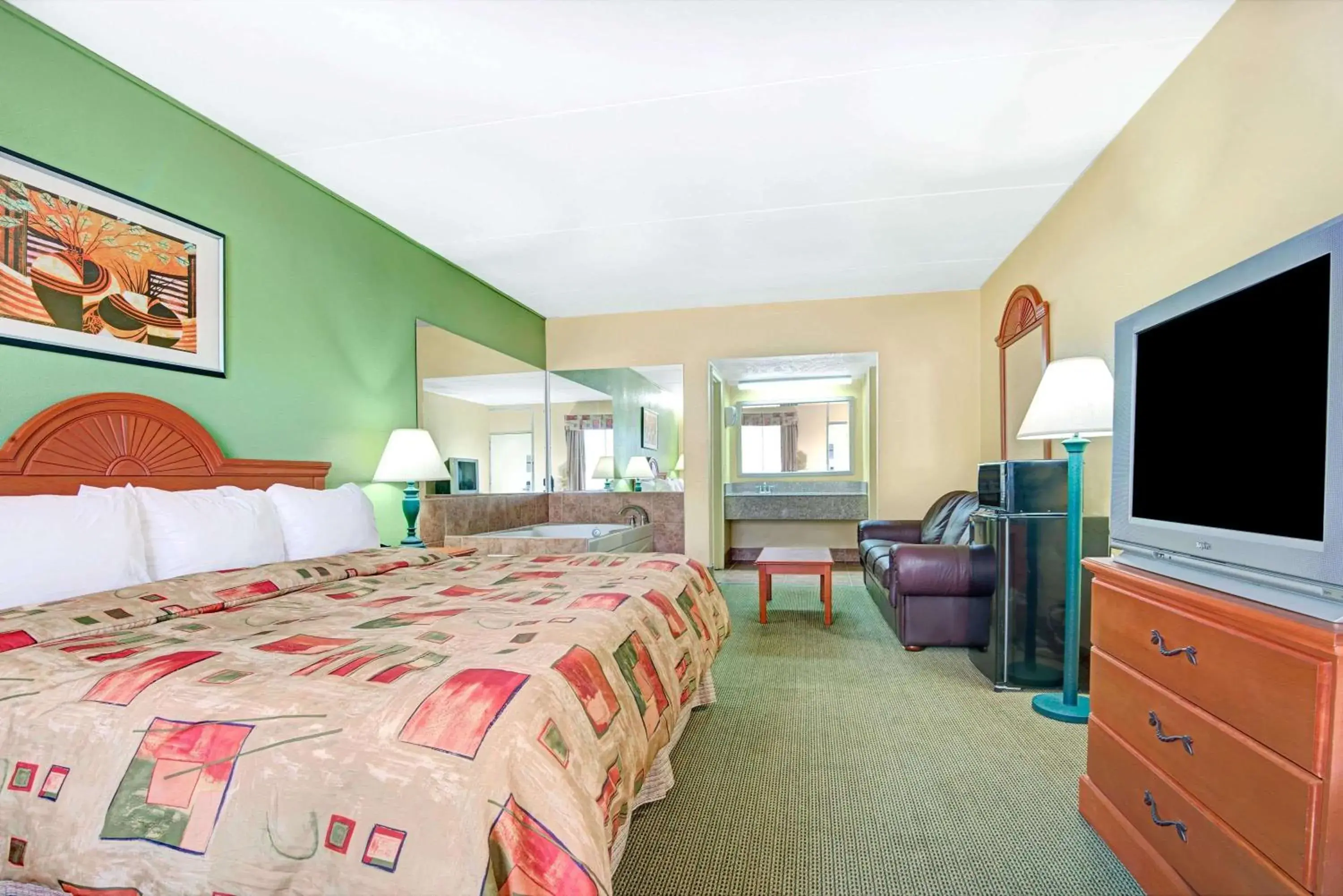 Photo of the whole room, Bed in Super 8 by Wyndham Nashville Near Downtown / I-40