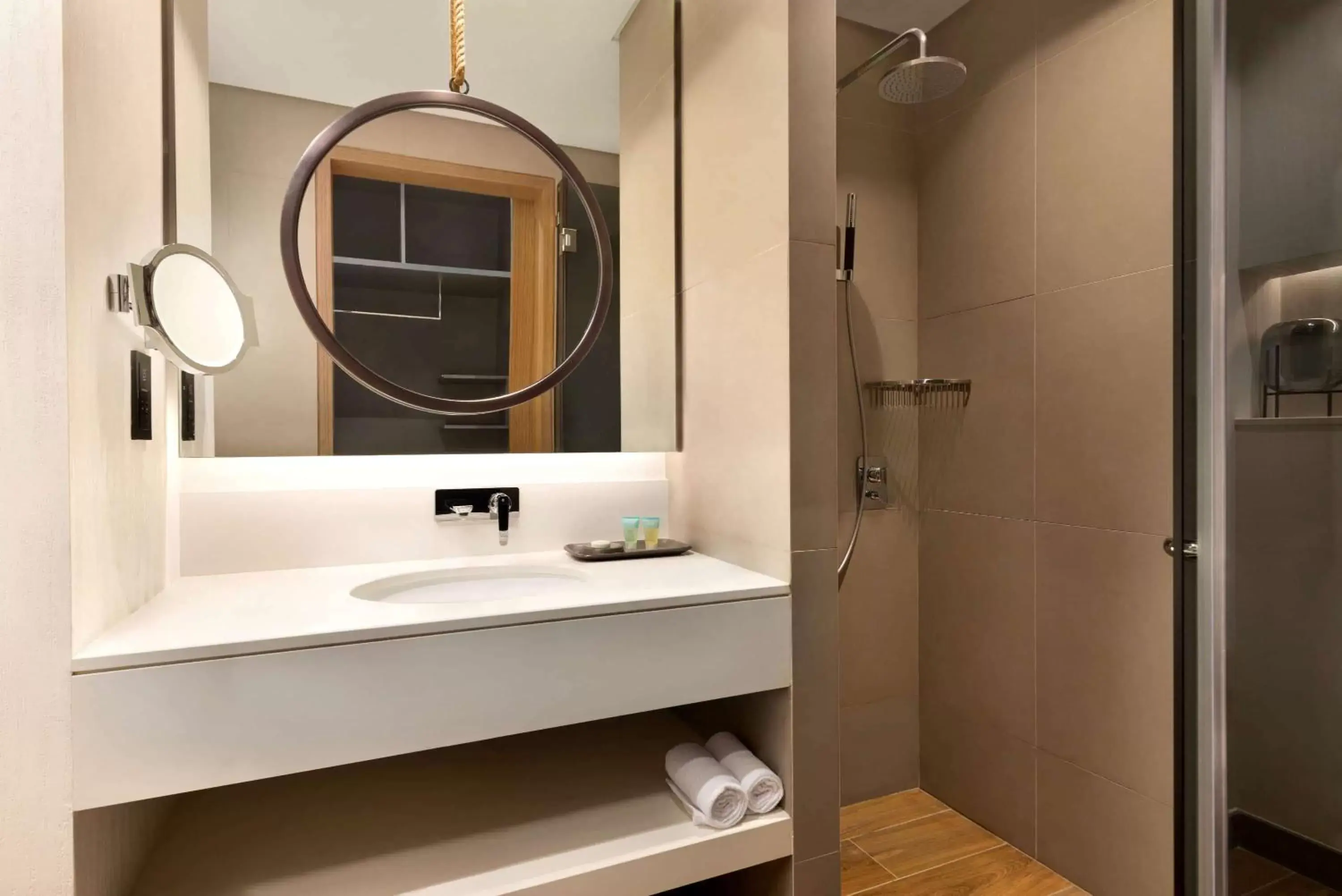 Toilet, Bathroom in Days Hotel By Wyndham Dubai Deira