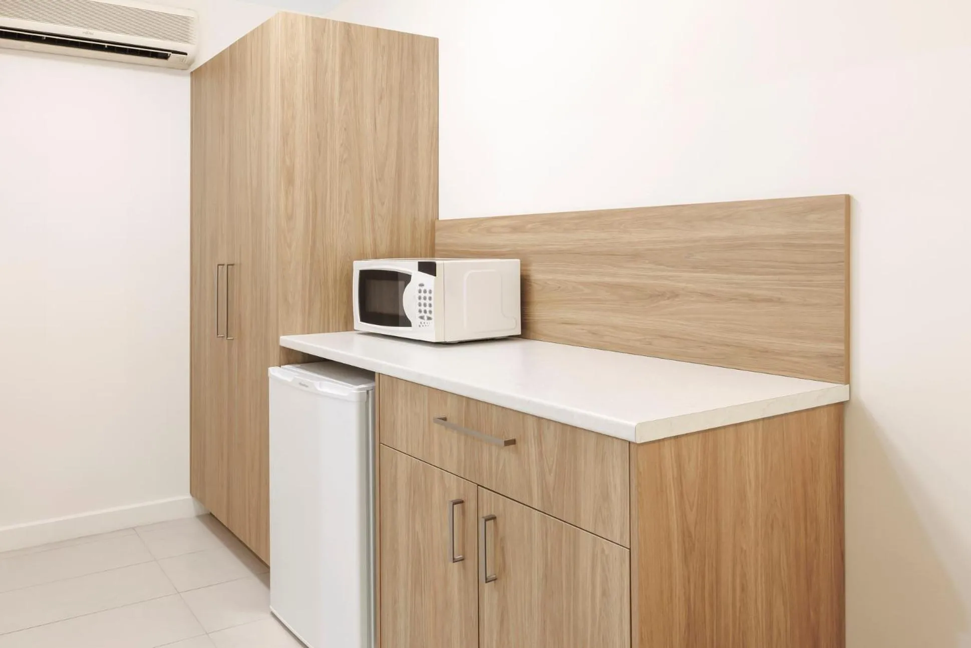 minibar in Elizabethan Lodge