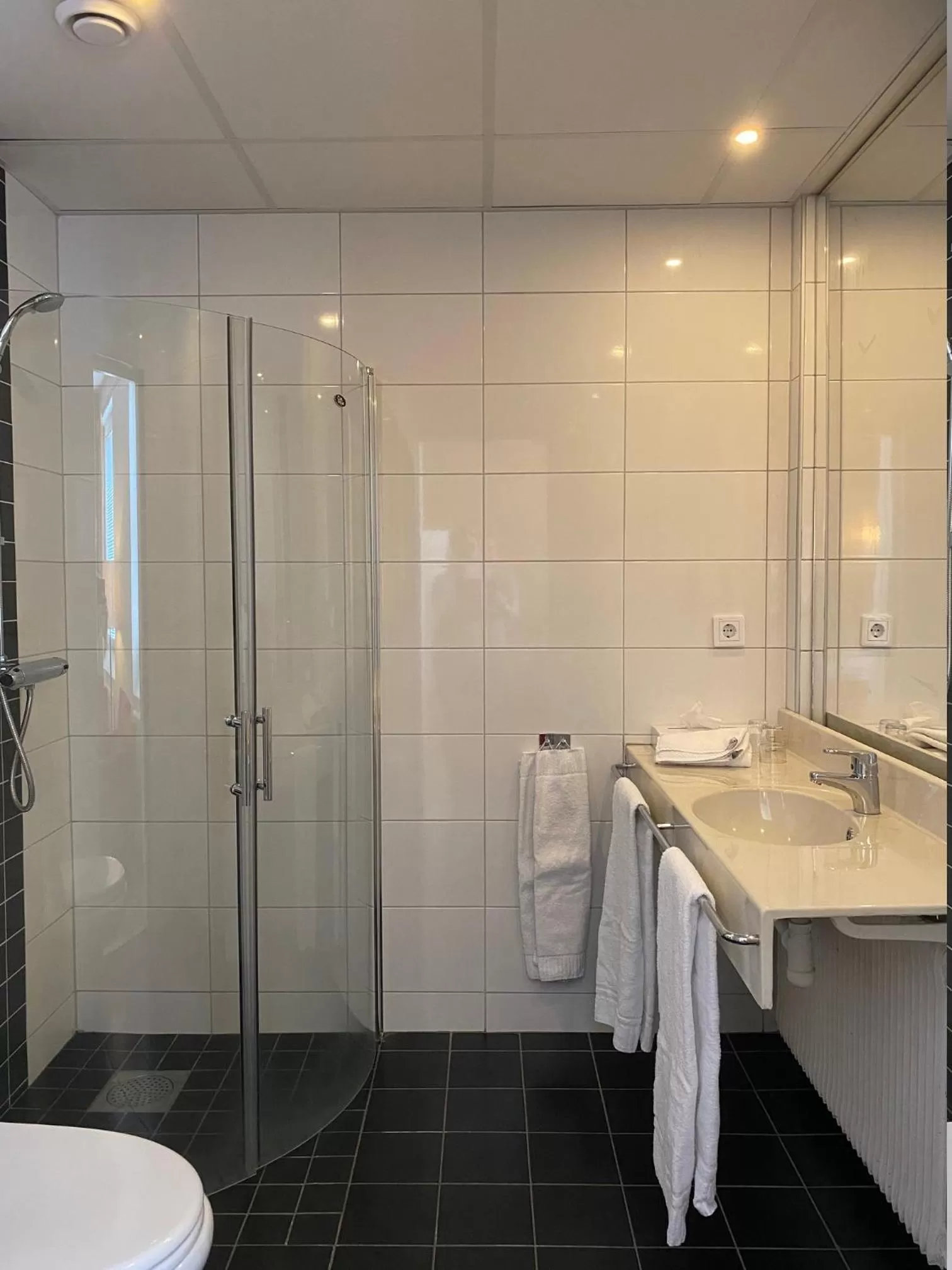 Shower in Strand City Hotel