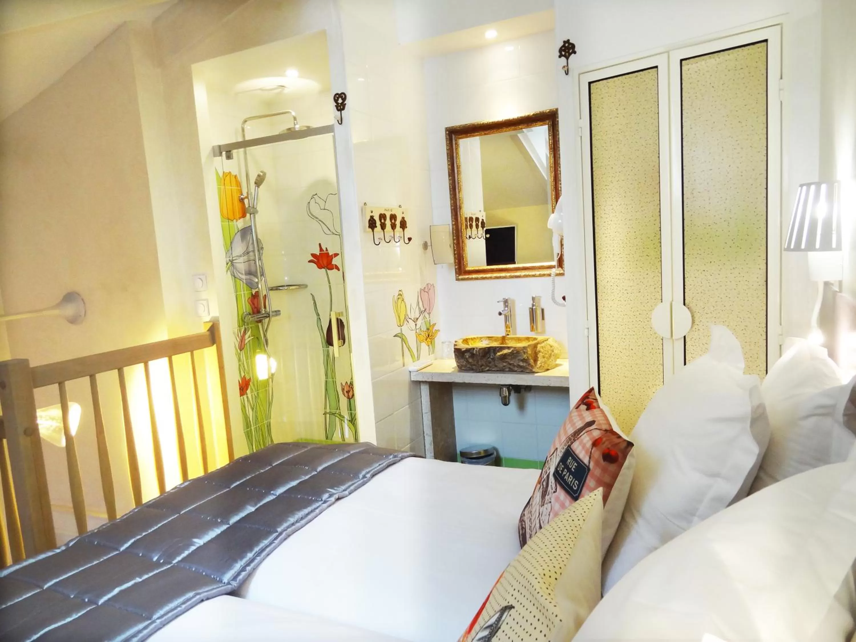 Bed in Le Pavillon Hotel