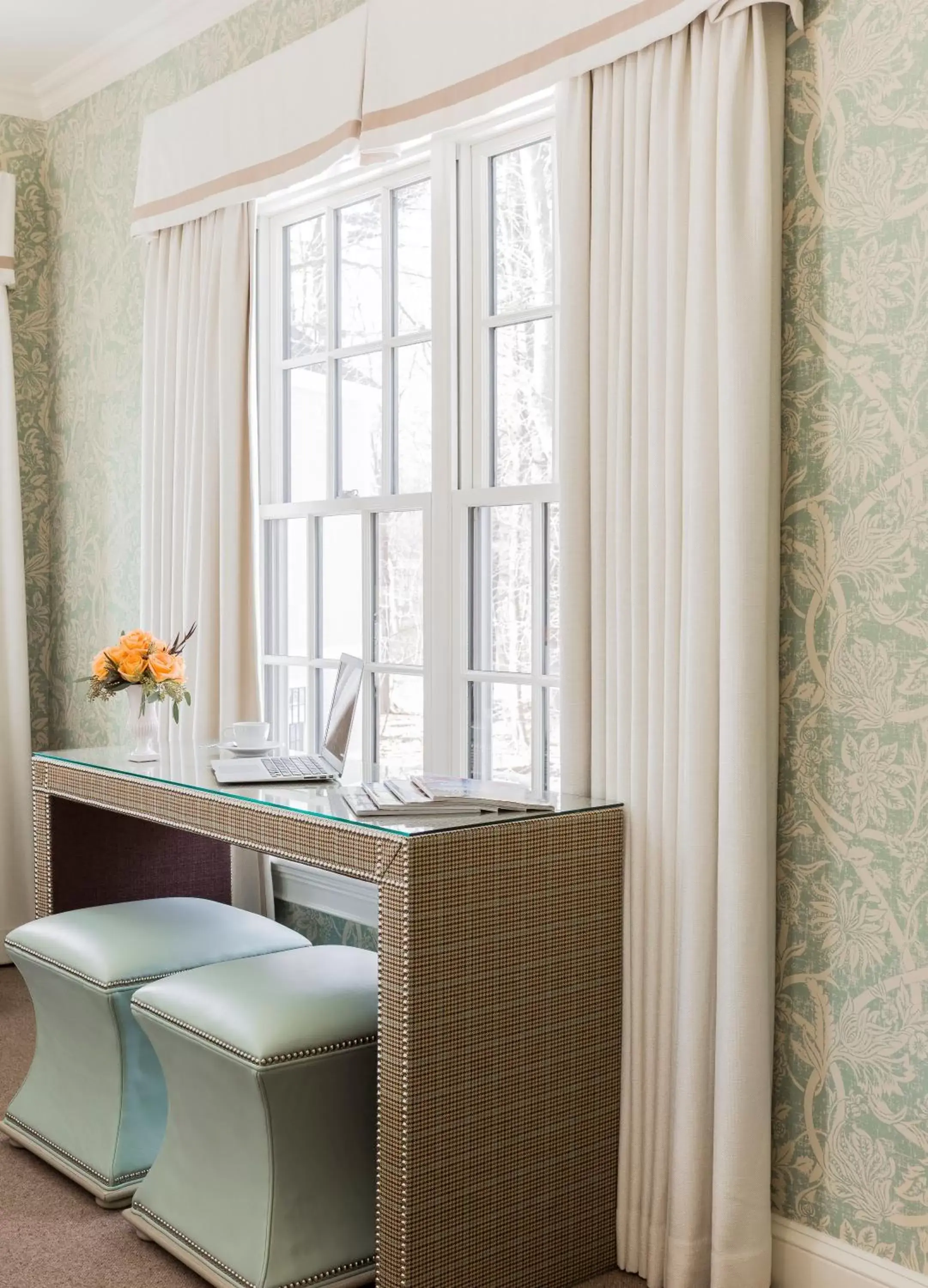 Day, Bed in The Inn at Hastings Park, Relais & Châteaux Day, Bed in The Inn at Hastings Park, Relais & Châteaux