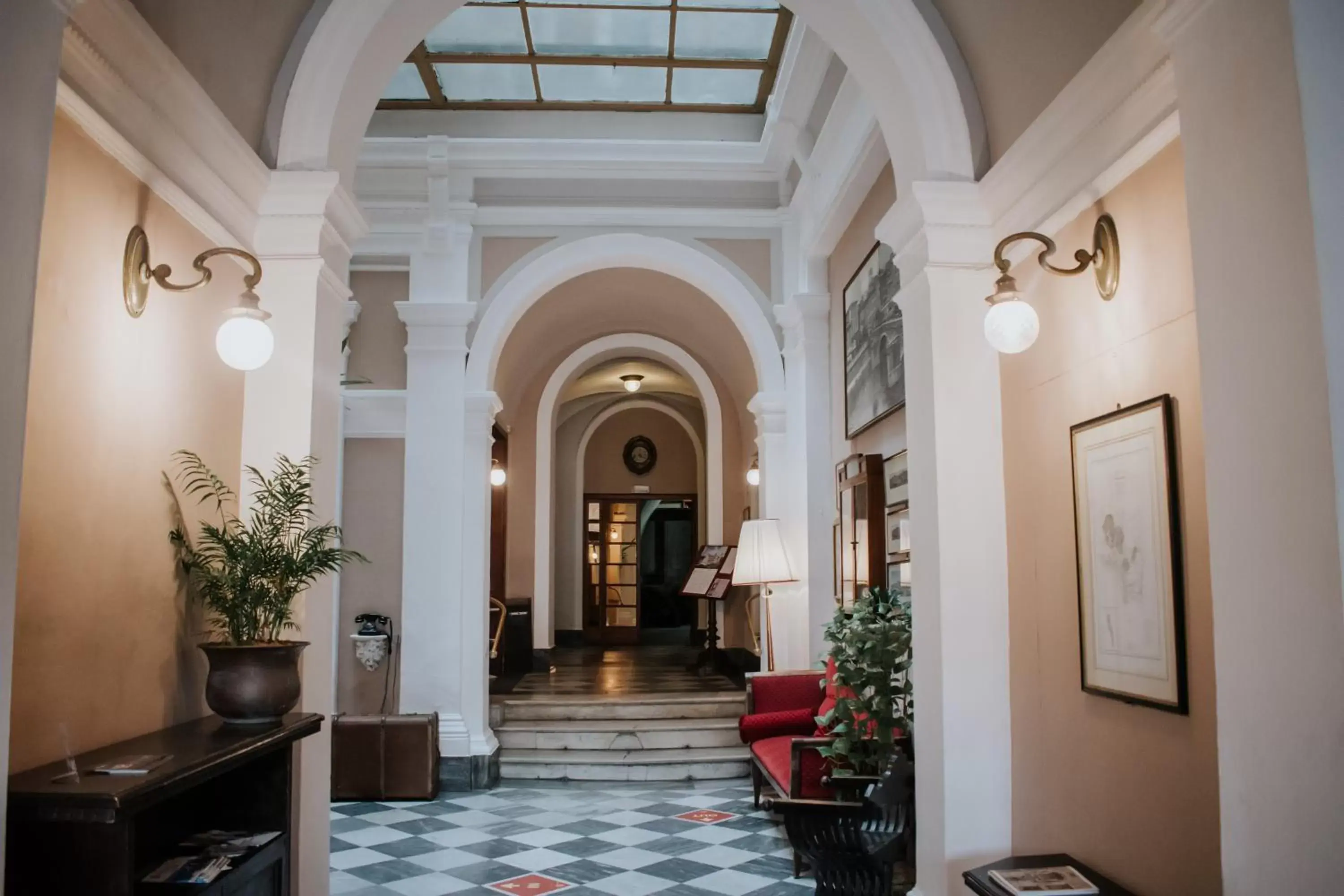 Facade/entrance in Royal Victoria Hotel