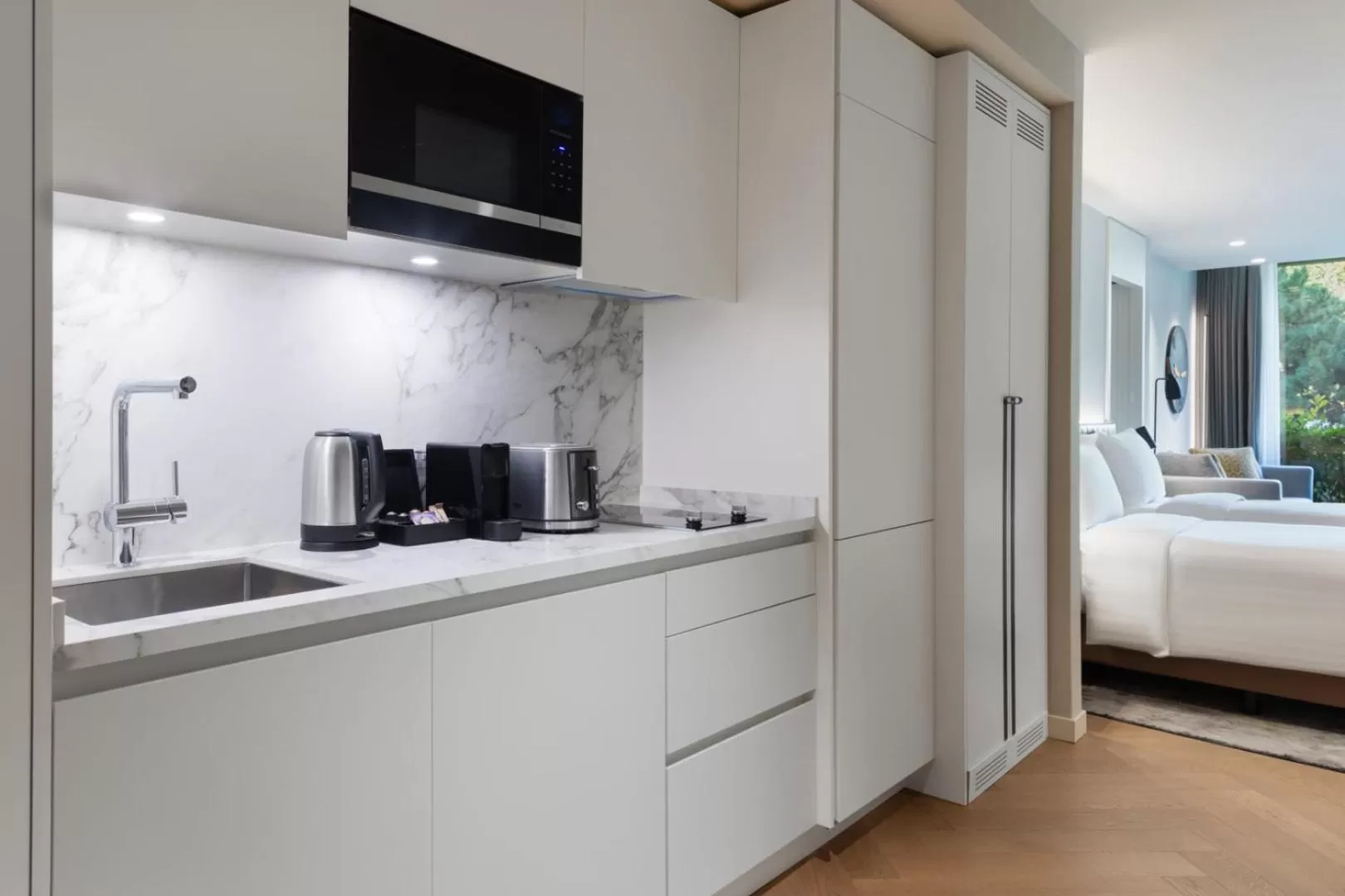 Kitchen or kitchenette, Bed in Marriott Executive Apartments Istanbul Fulya