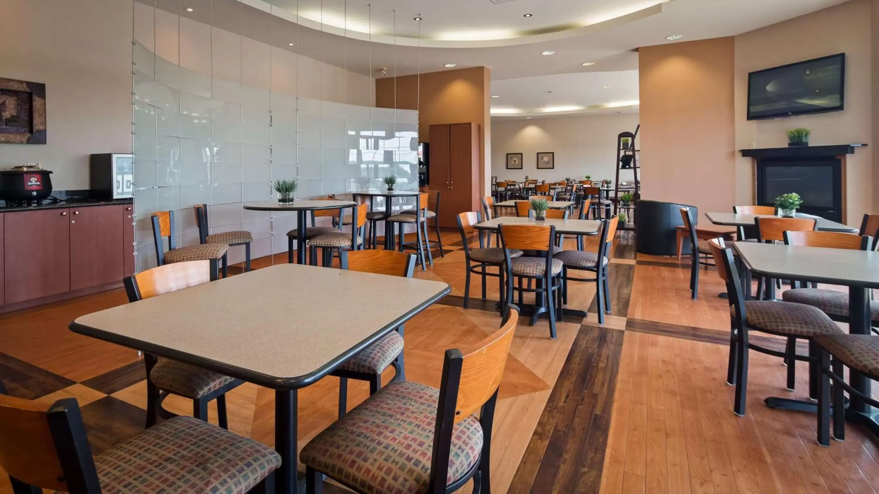 Restaurant/Places to Eat in Best Western Plus Orangeville Inn & Suites