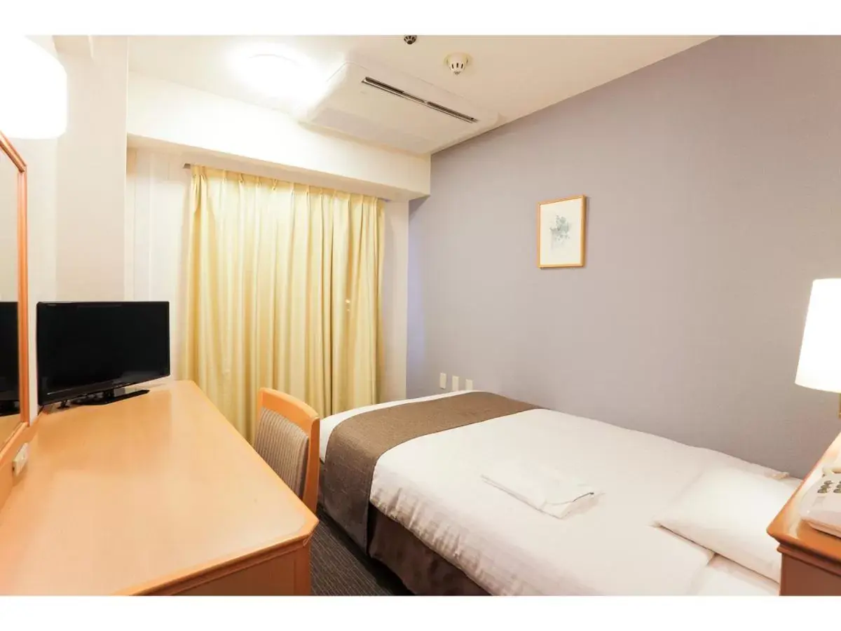 Bed in Smile Hotel Wakayama