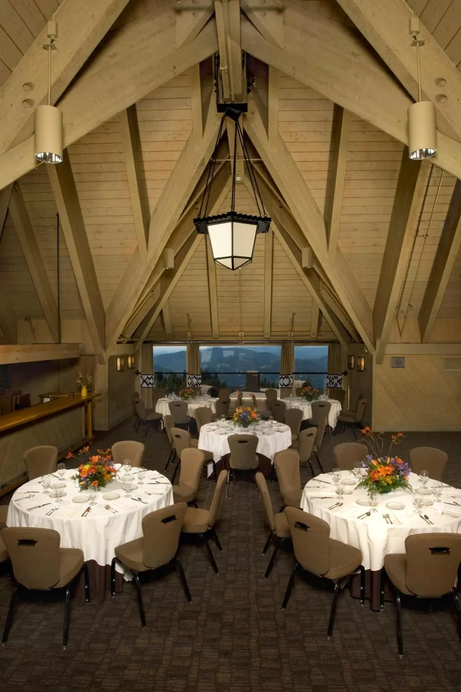 Restaurant/Places to Eat in Timberline Lodge