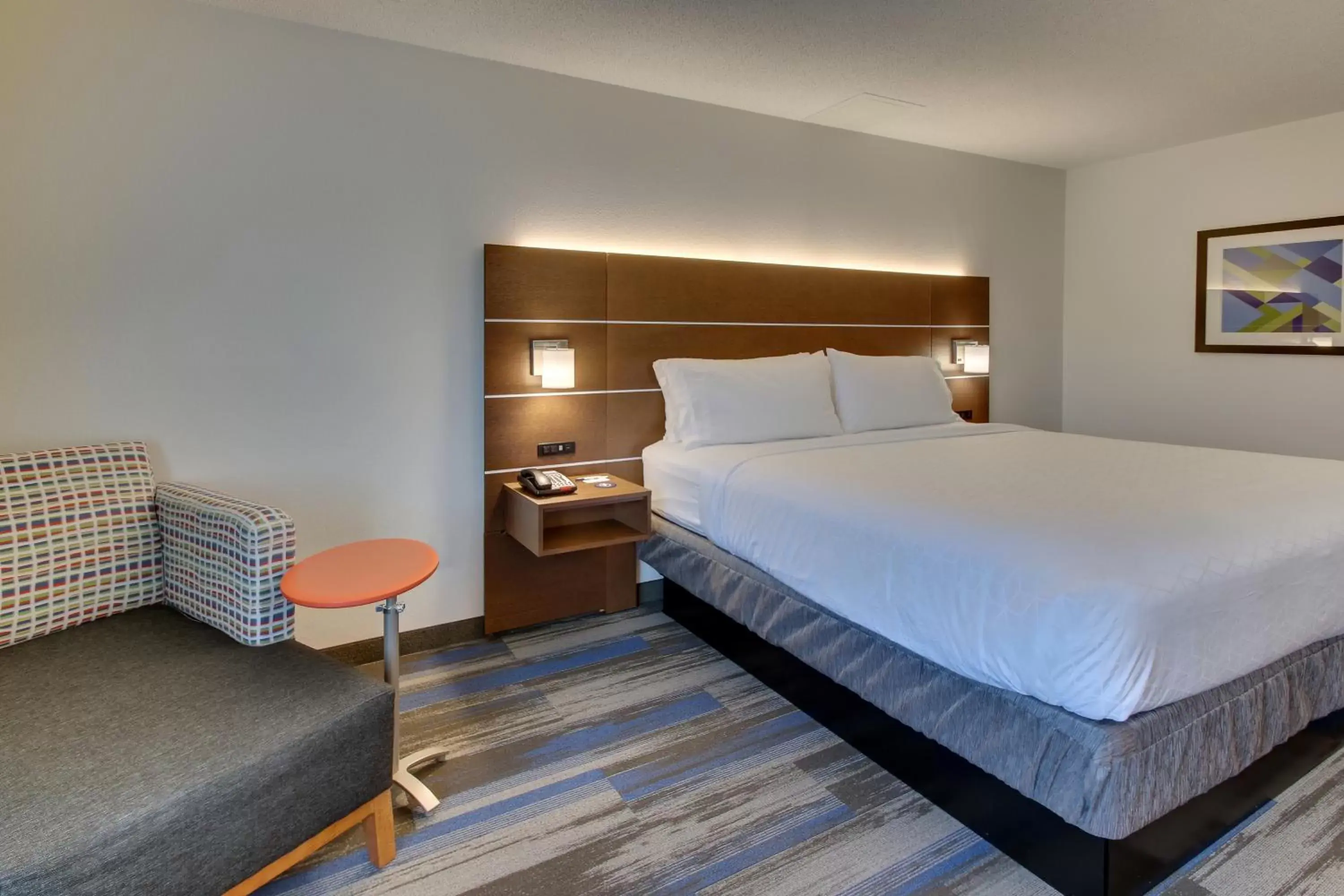 Bedroom, Bed in Holiday Inn Express Fishkill, an IHG Hotel