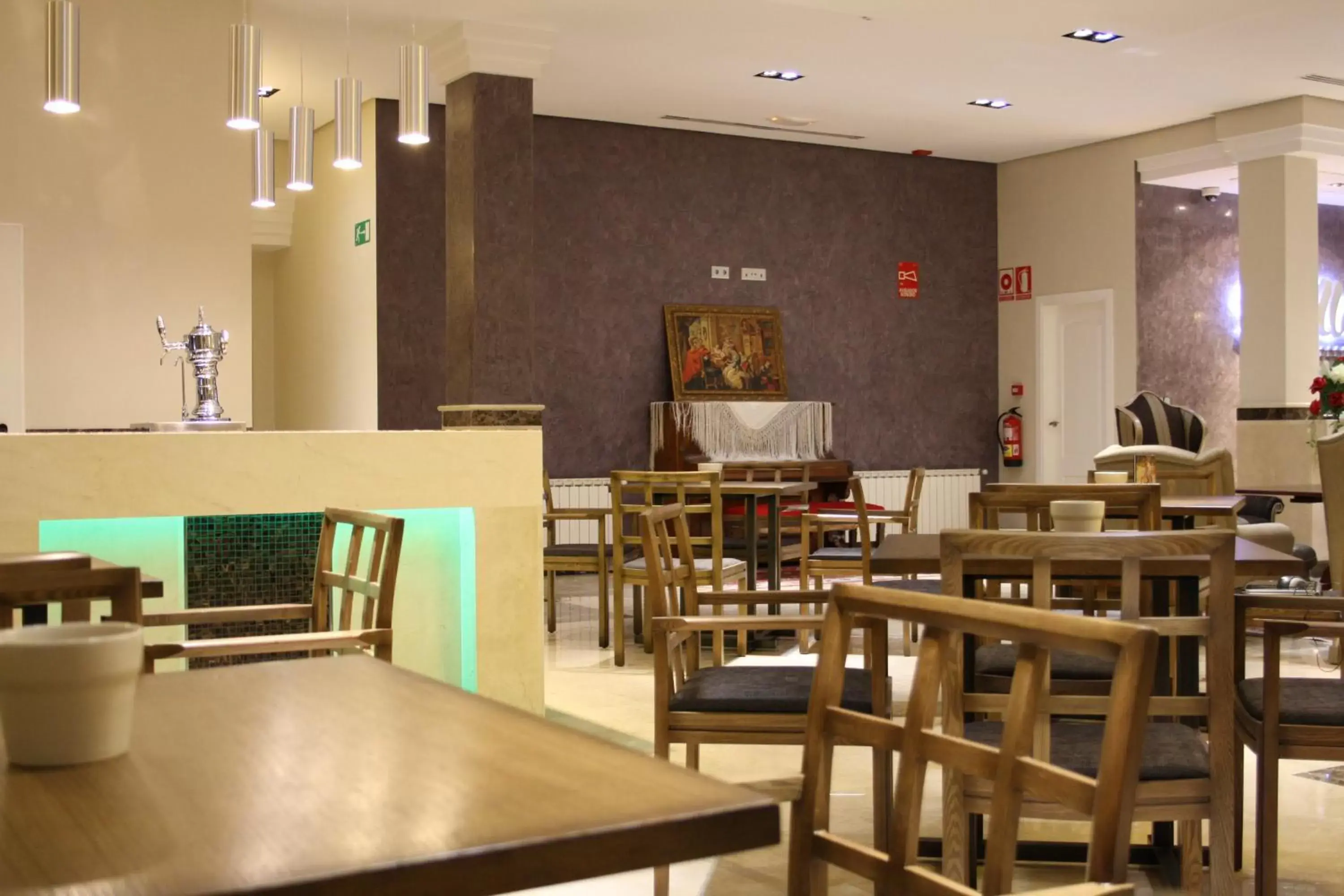 Lounge or bar, Restaurant/Places to Eat in Hotel Sevilla