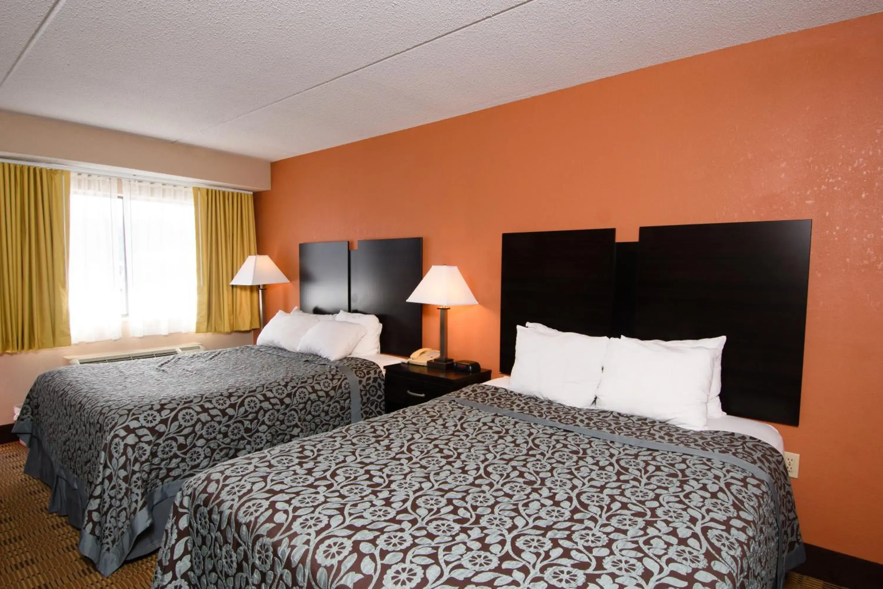 Bedroom, Bed in Days Inn by Wyndham Pittsburgh-Harmarville