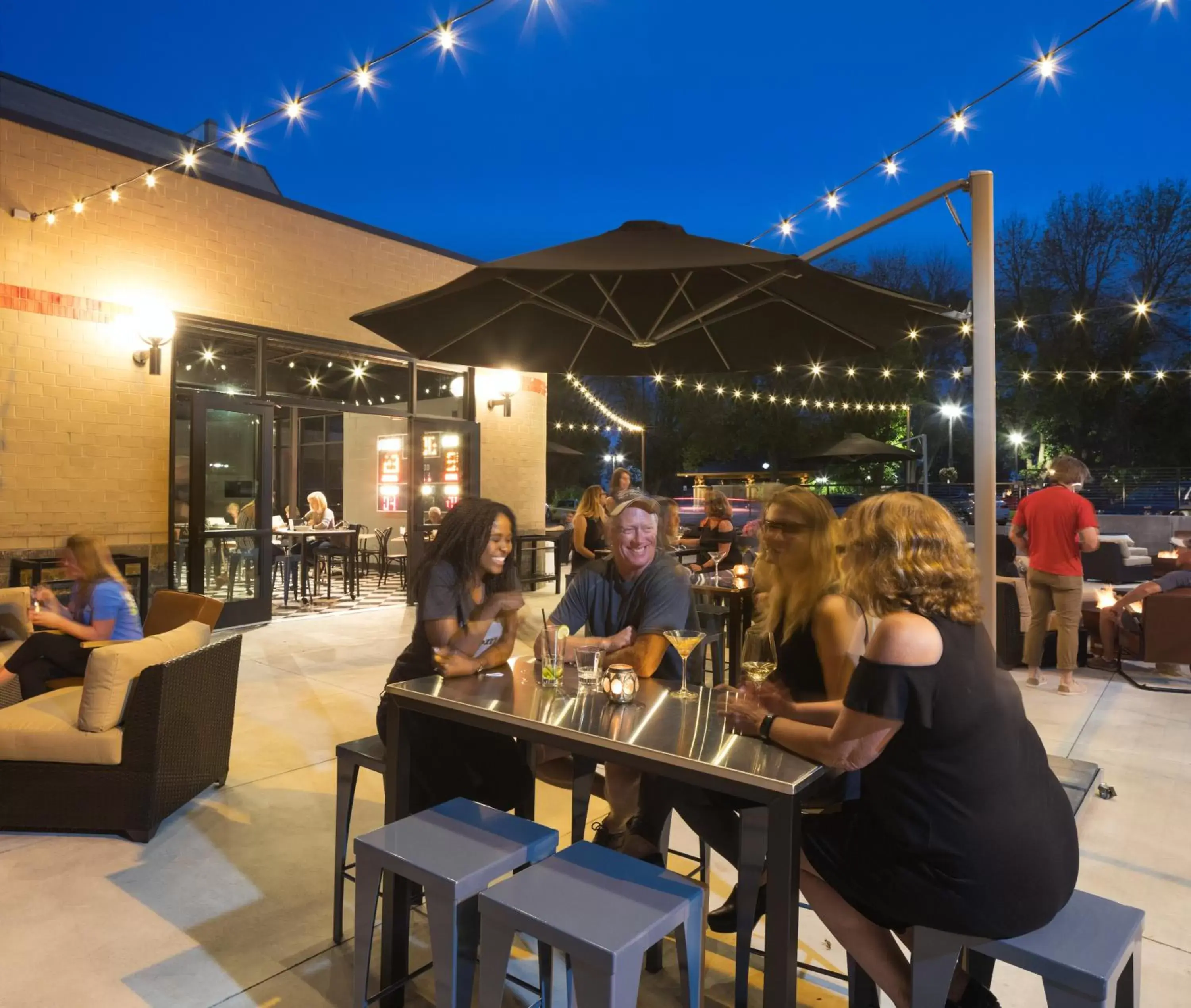 Patio, Restaurant/Places to Eat in Hotel Grinnell
