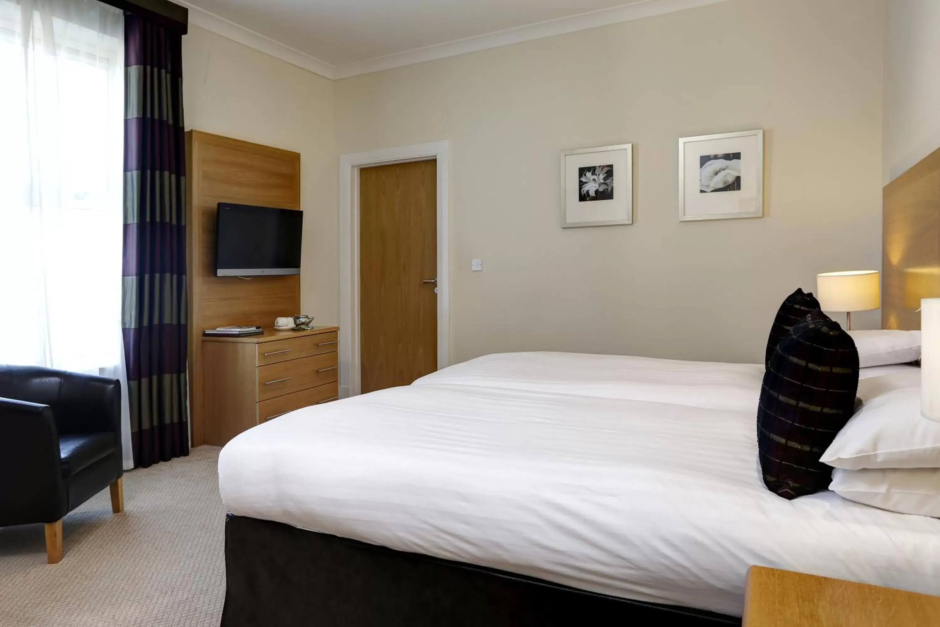 Bed in Best Western Balgeddie House Hotel